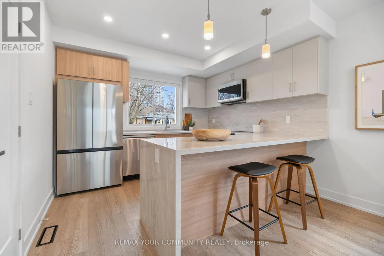 2 - 34 POPLAR AVENUE