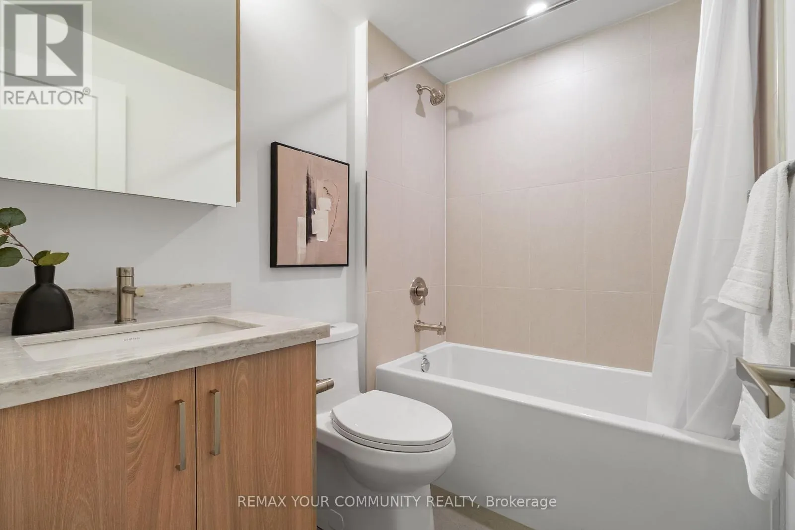 2 - 34 POPLAR AVENUE