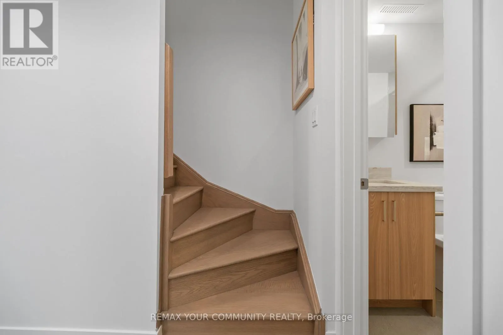 2 - 34 POPLAR AVENUE