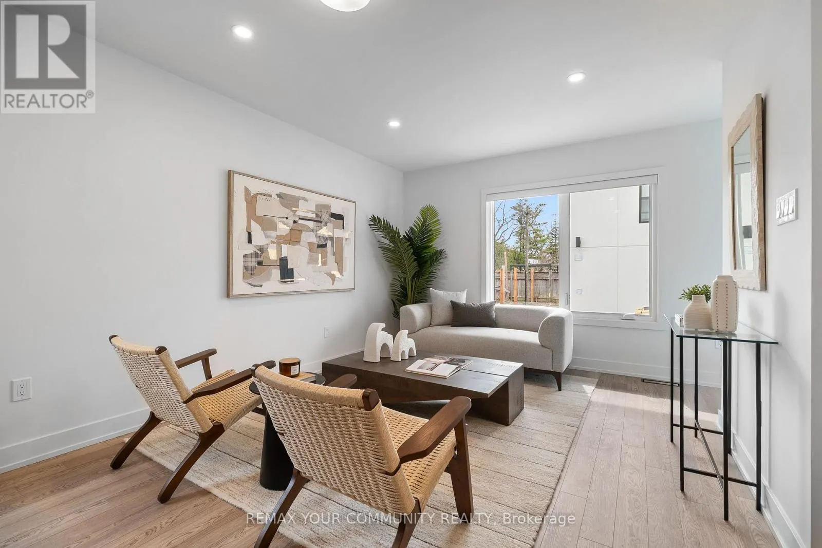2 - 34 POPLAR AVENUE