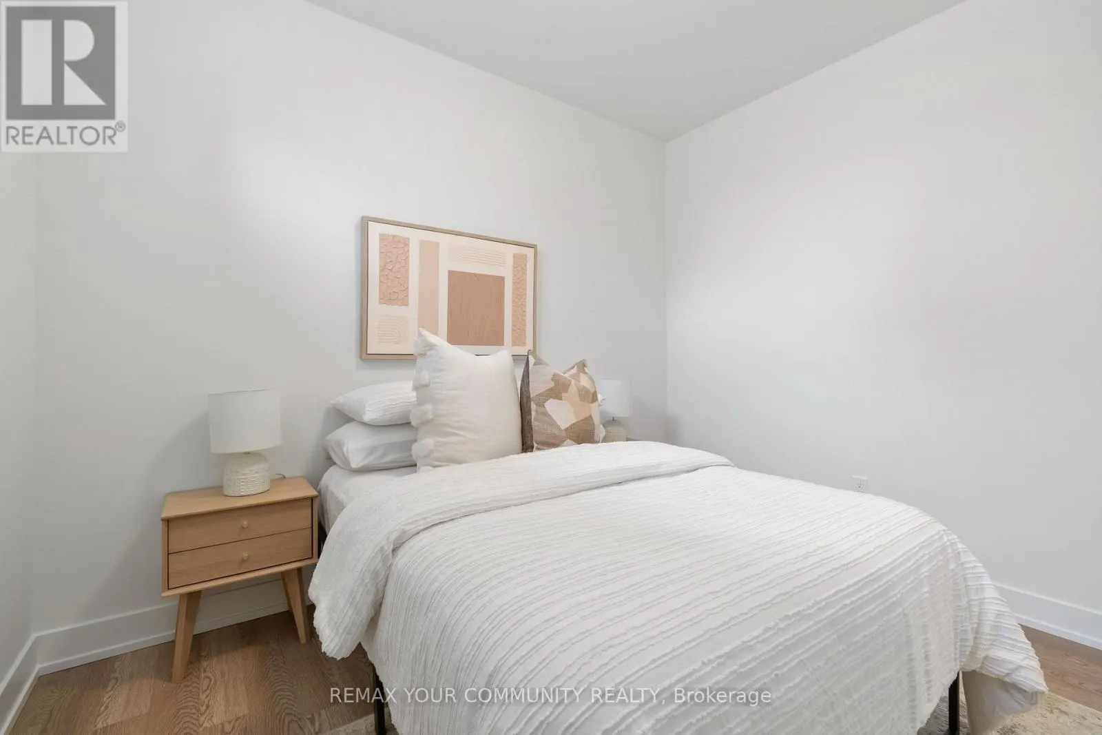 2 - 34 POPLAR AVENUE