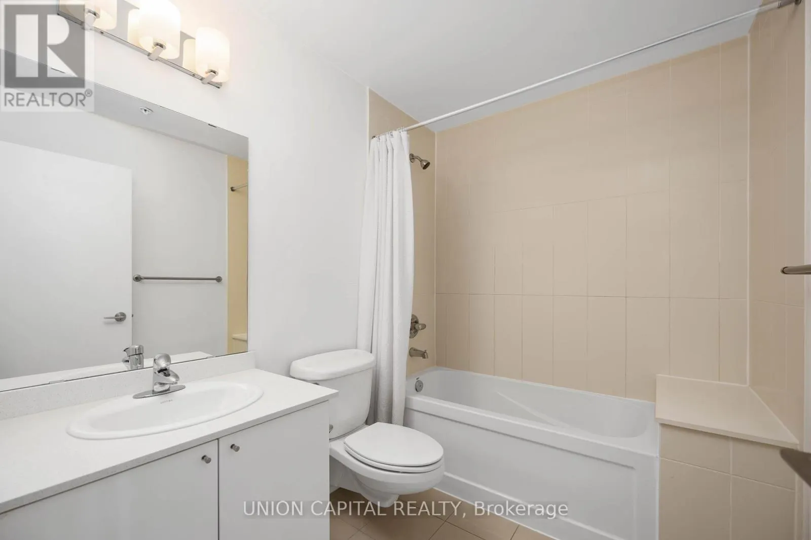 207 - 3985 GRAND PARK DRIVE
