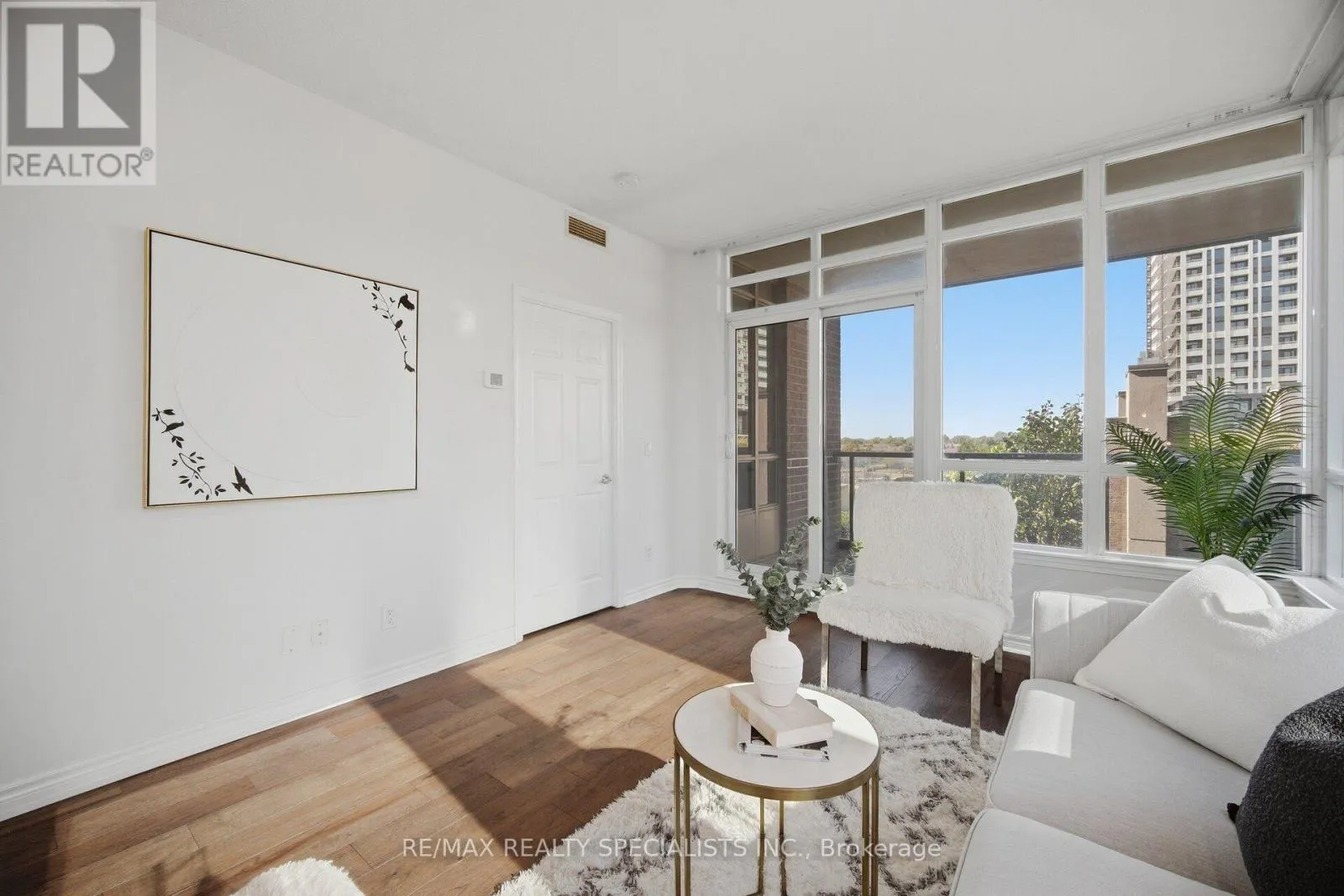 406 - 388 PRINCE OF WALES DRIVE