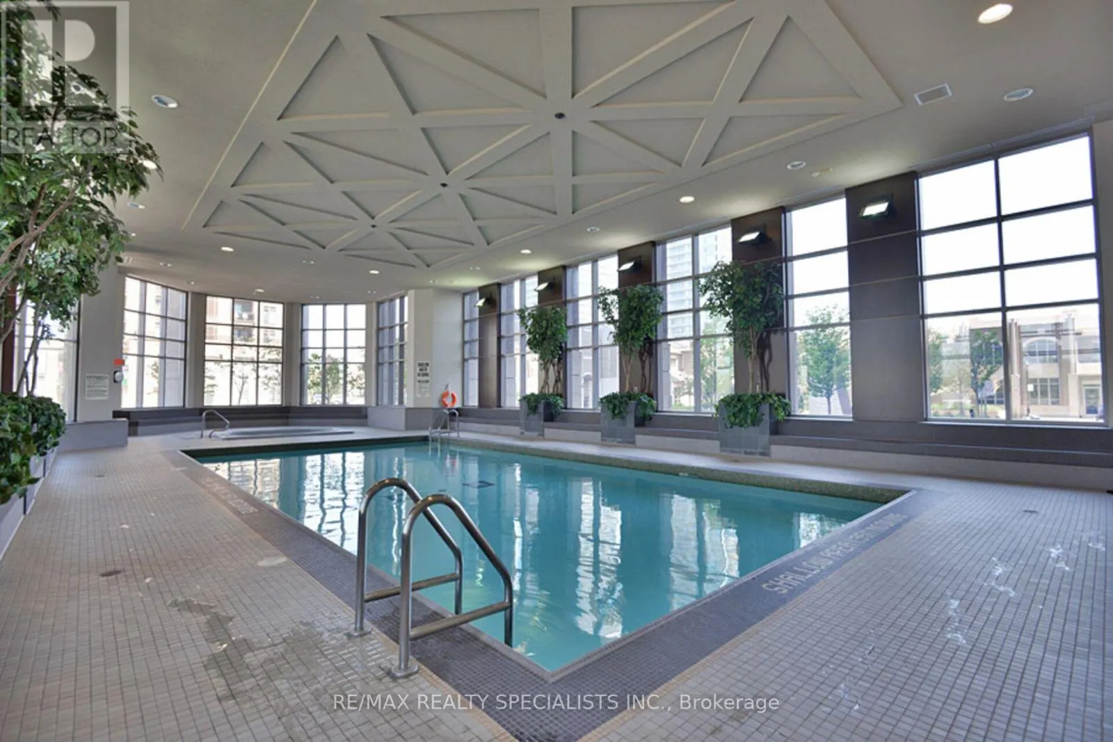 406 - 388 PRINCE OF WALES DRIVE
