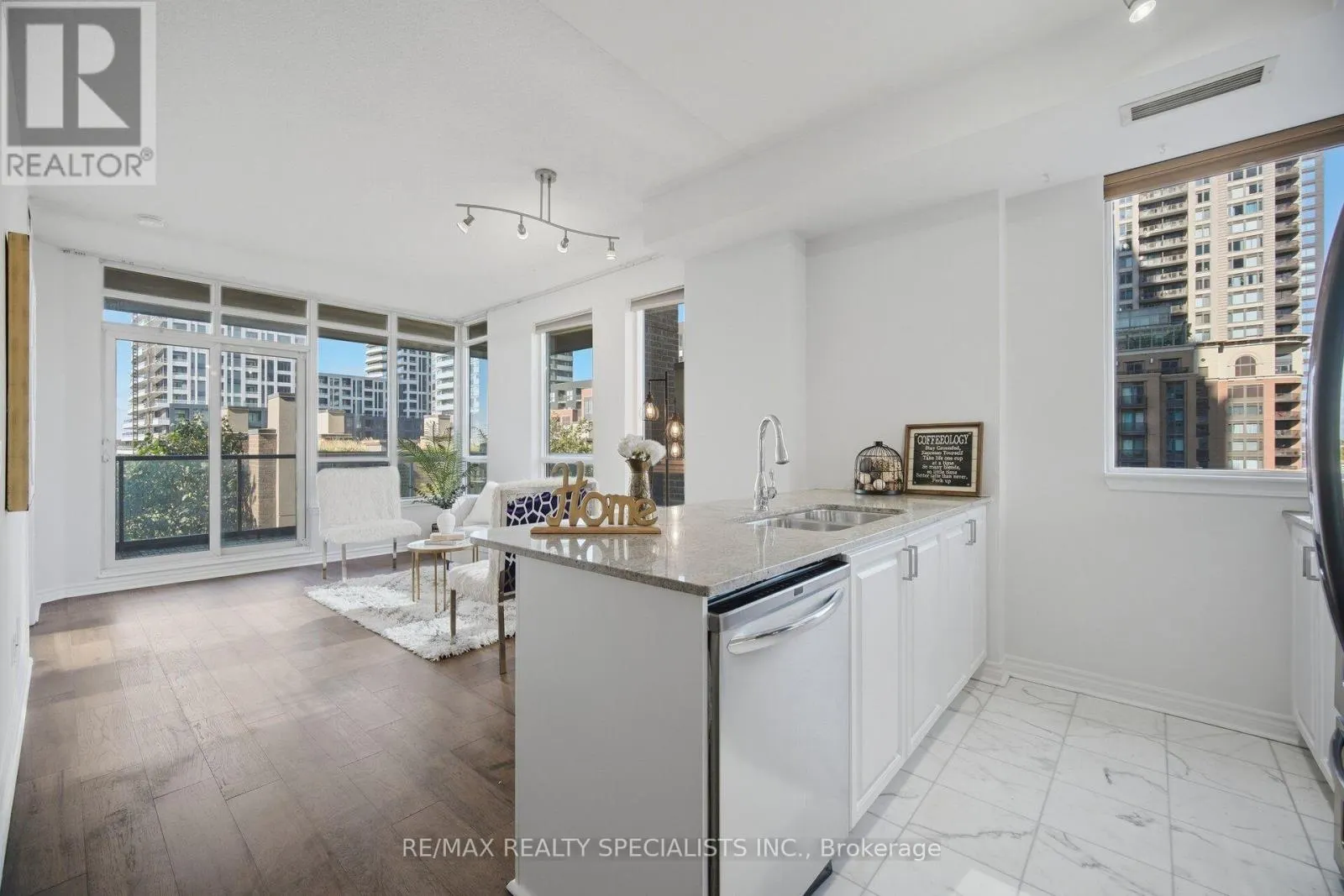 406 - 388 PRINCE OF WALES DRIVE