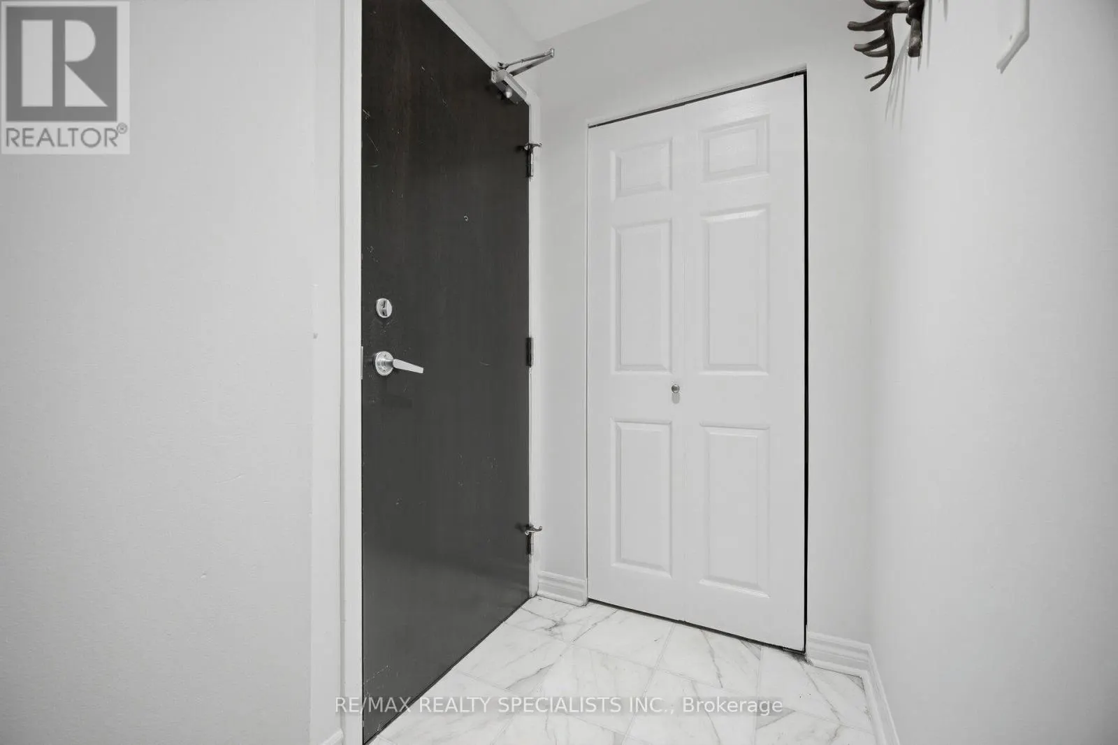 406 - 388 PRINCE OF WALES DRIVE