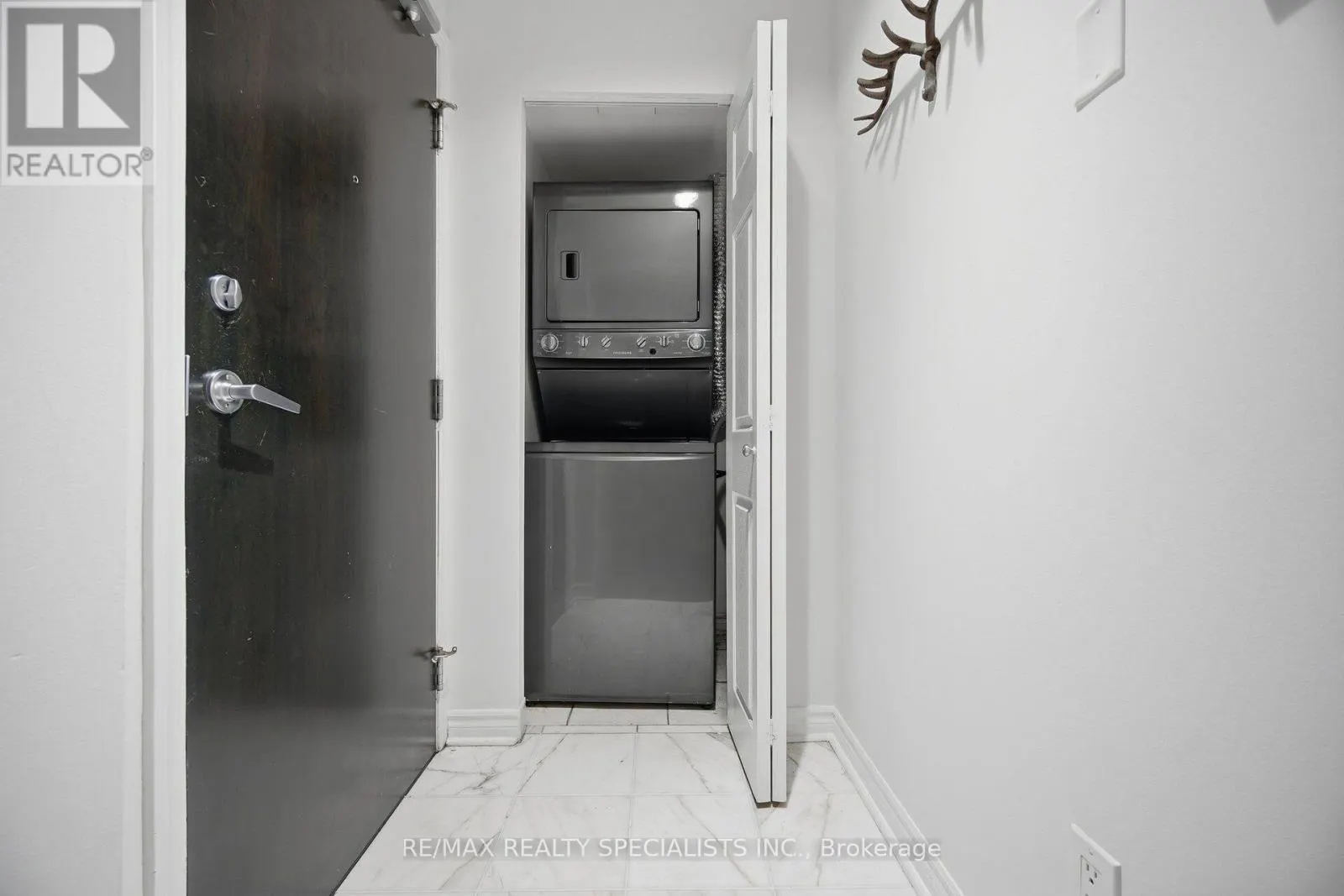 406 - 388 PRINCE OF WALES DRIVE