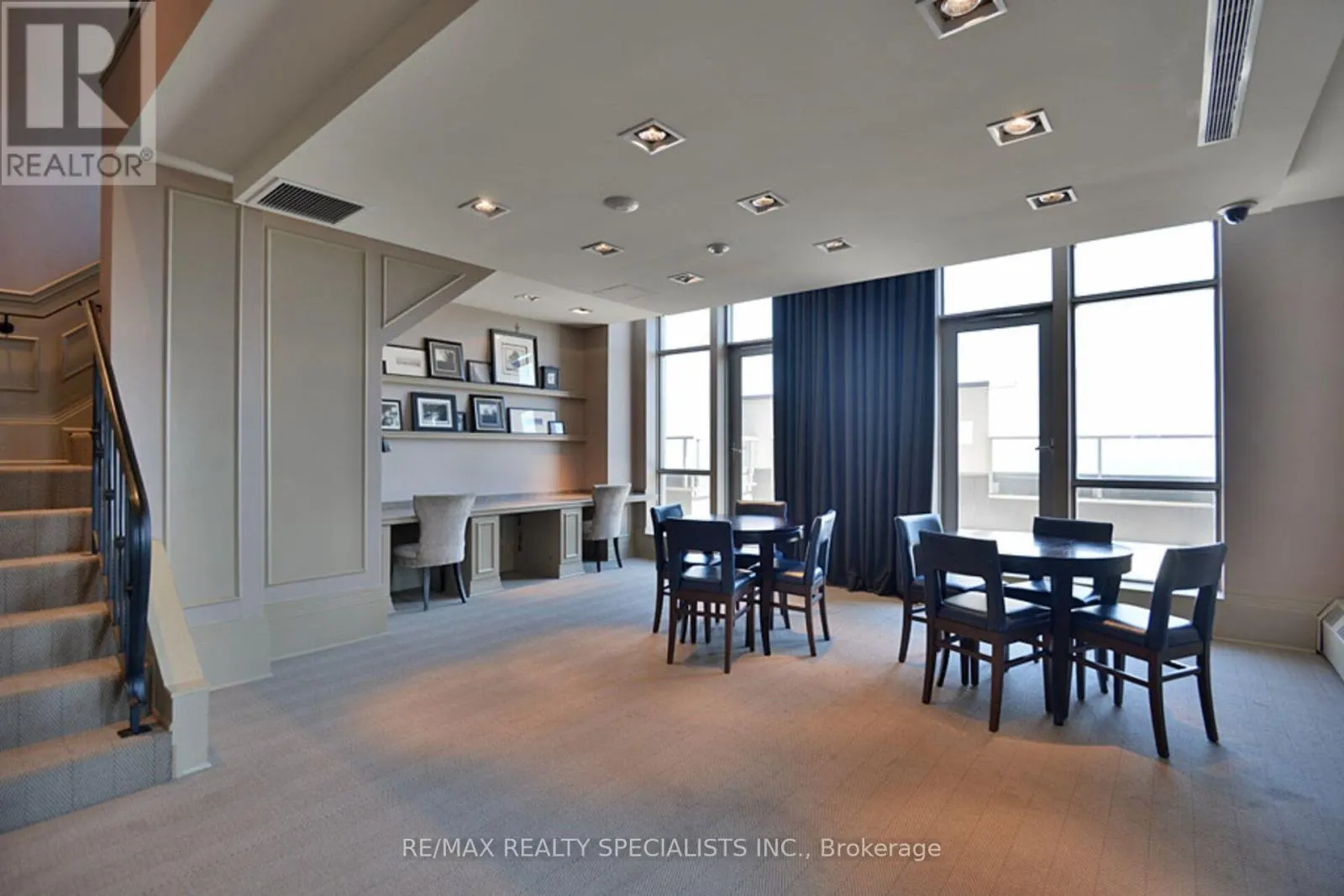 406 - 388 PRINCE OF WALES DRIVE