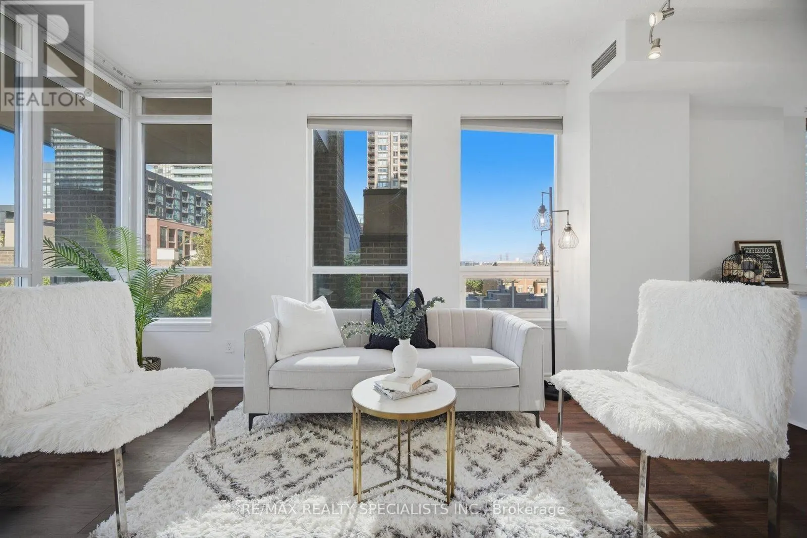 406 - 388 PRINCE OF WALES DRIVE