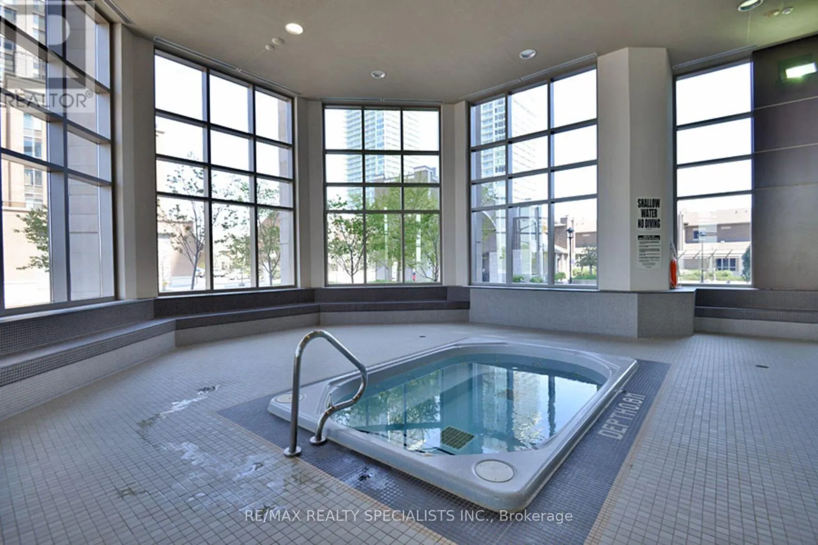406 - 388 PRINCE OF WALES DRIVE