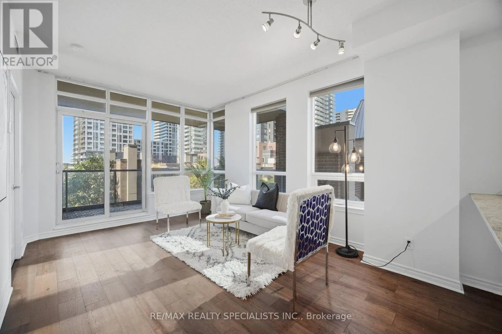 406 - 388 PRINCE OF WALES DRIVE