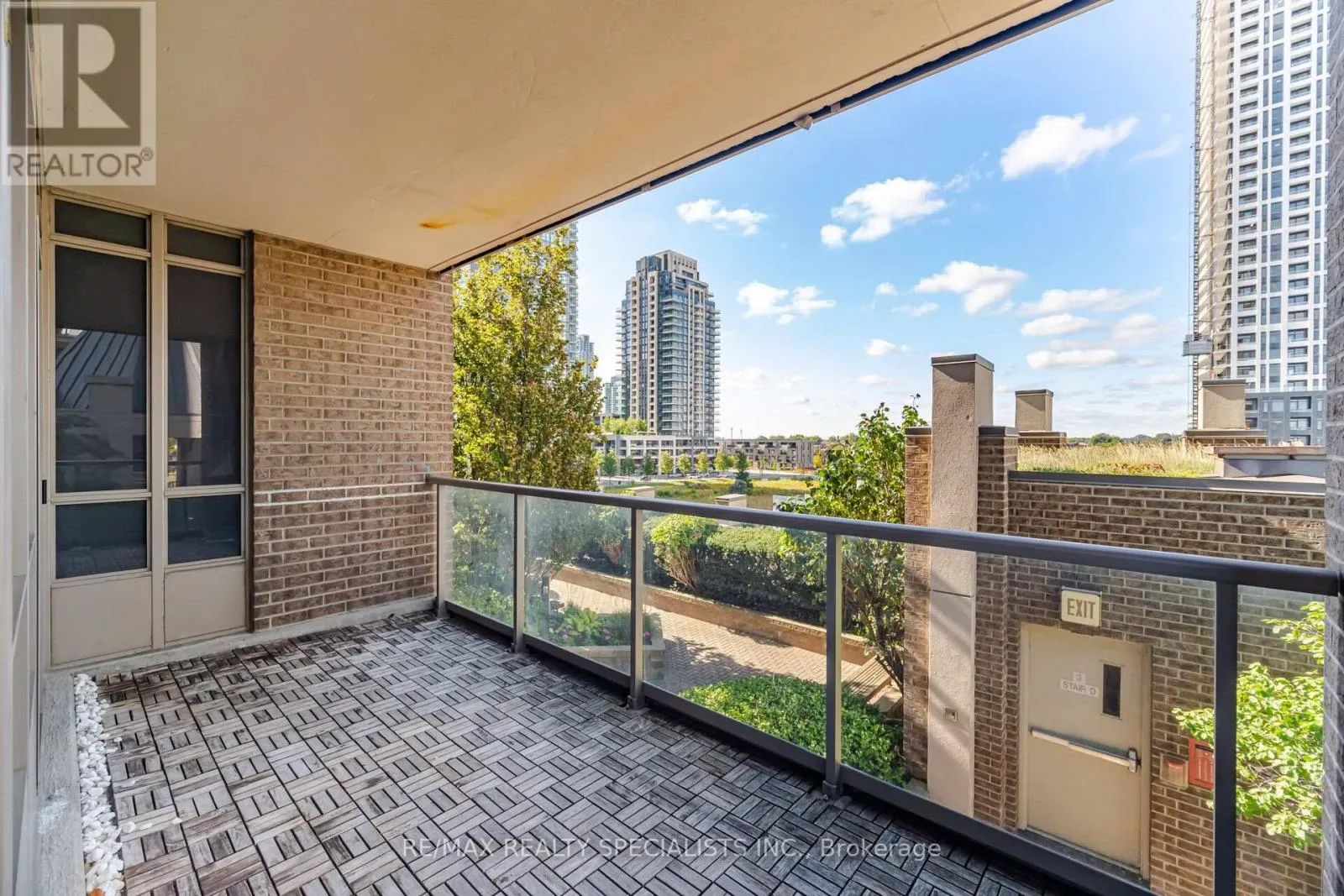 406 - 388 PRINCE OF WALES DRIVE