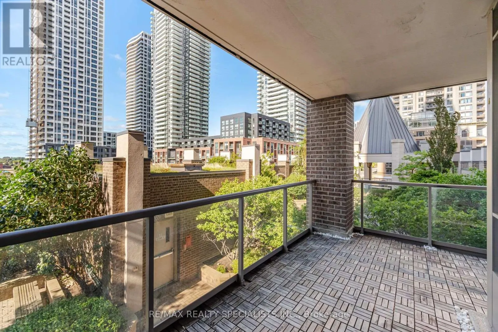 406 - 388 PRINCE OF WALES DRIVE
