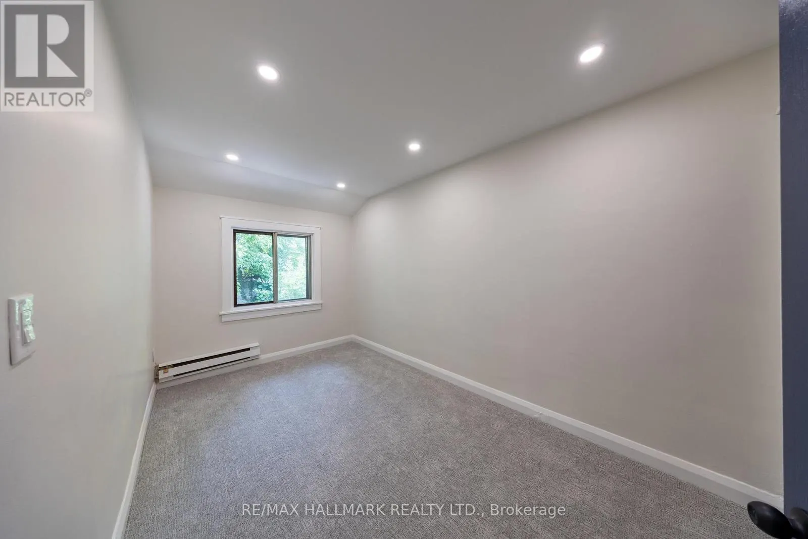 UPPER - 1366 DAVENPORT ROAD