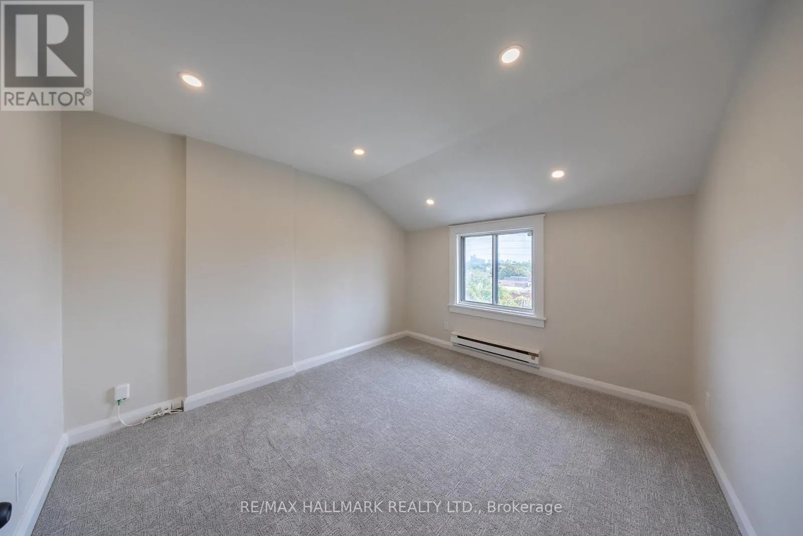 UPPER - 1366 DAVENPORT ROAD