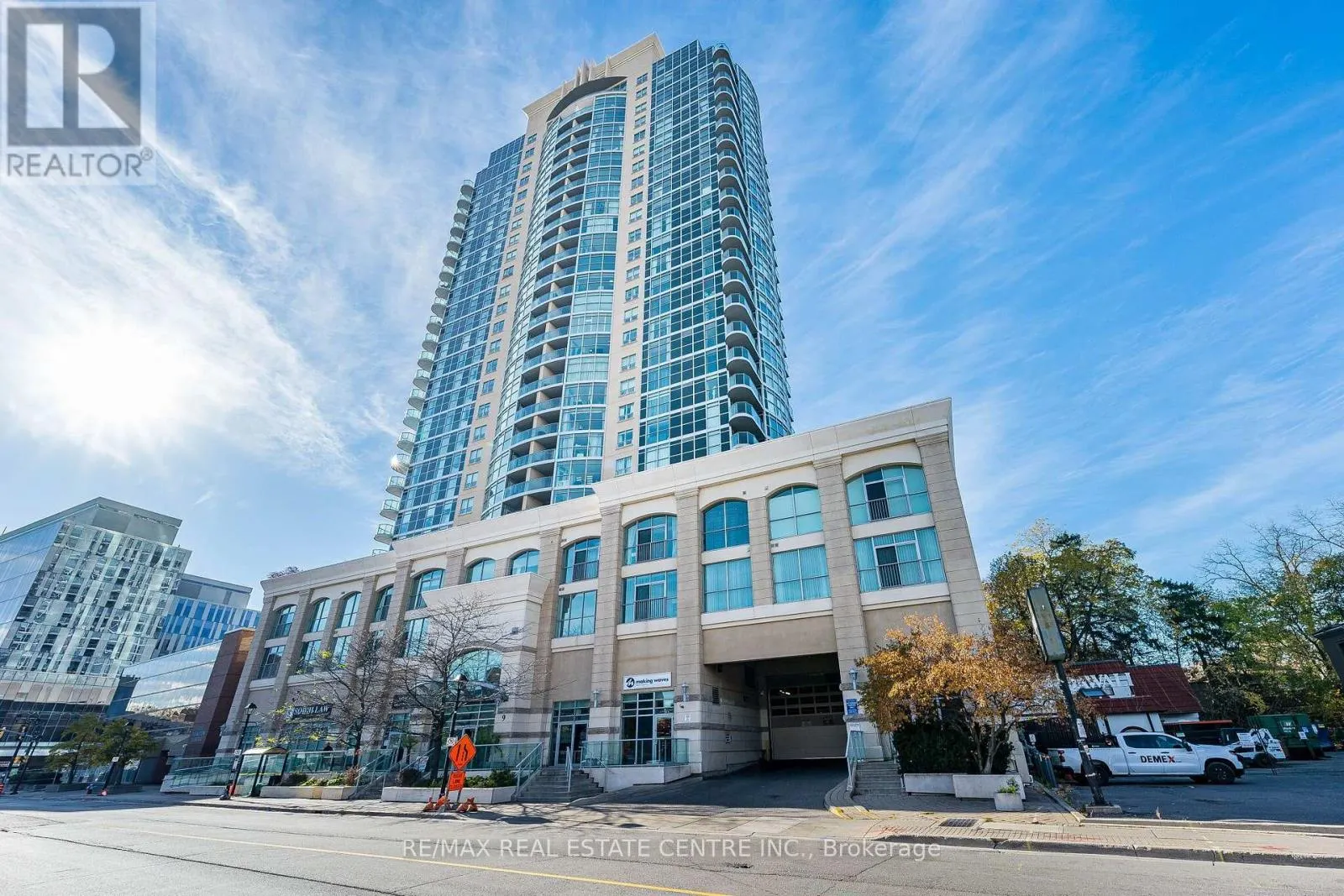 901 - 9 GEORGE STREET N