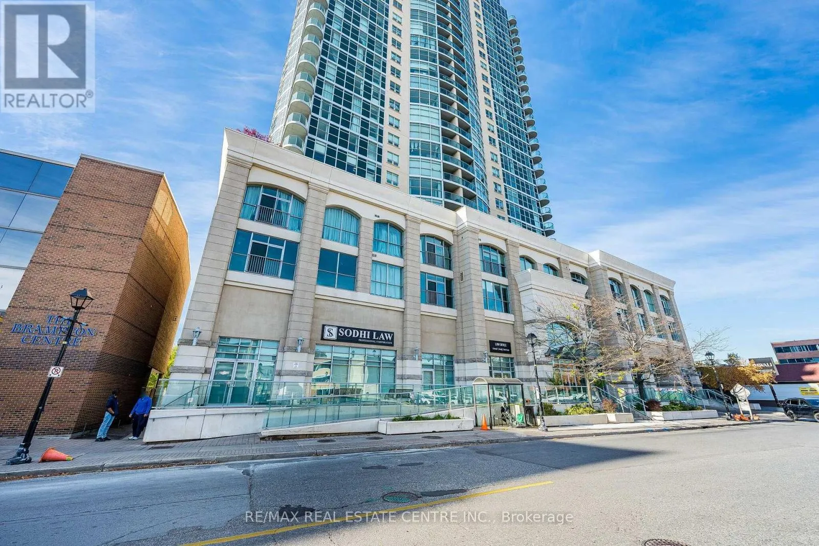 901 - 9 GEORGE STREET N