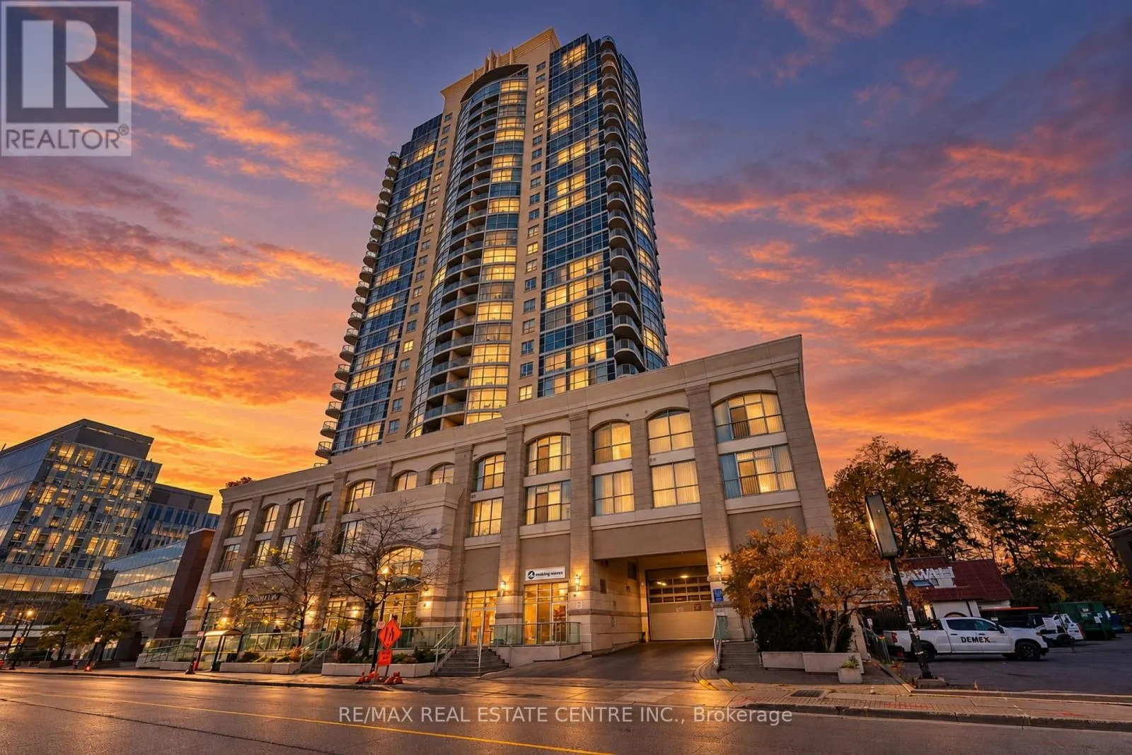 901 - 9 GEORGE STREET N