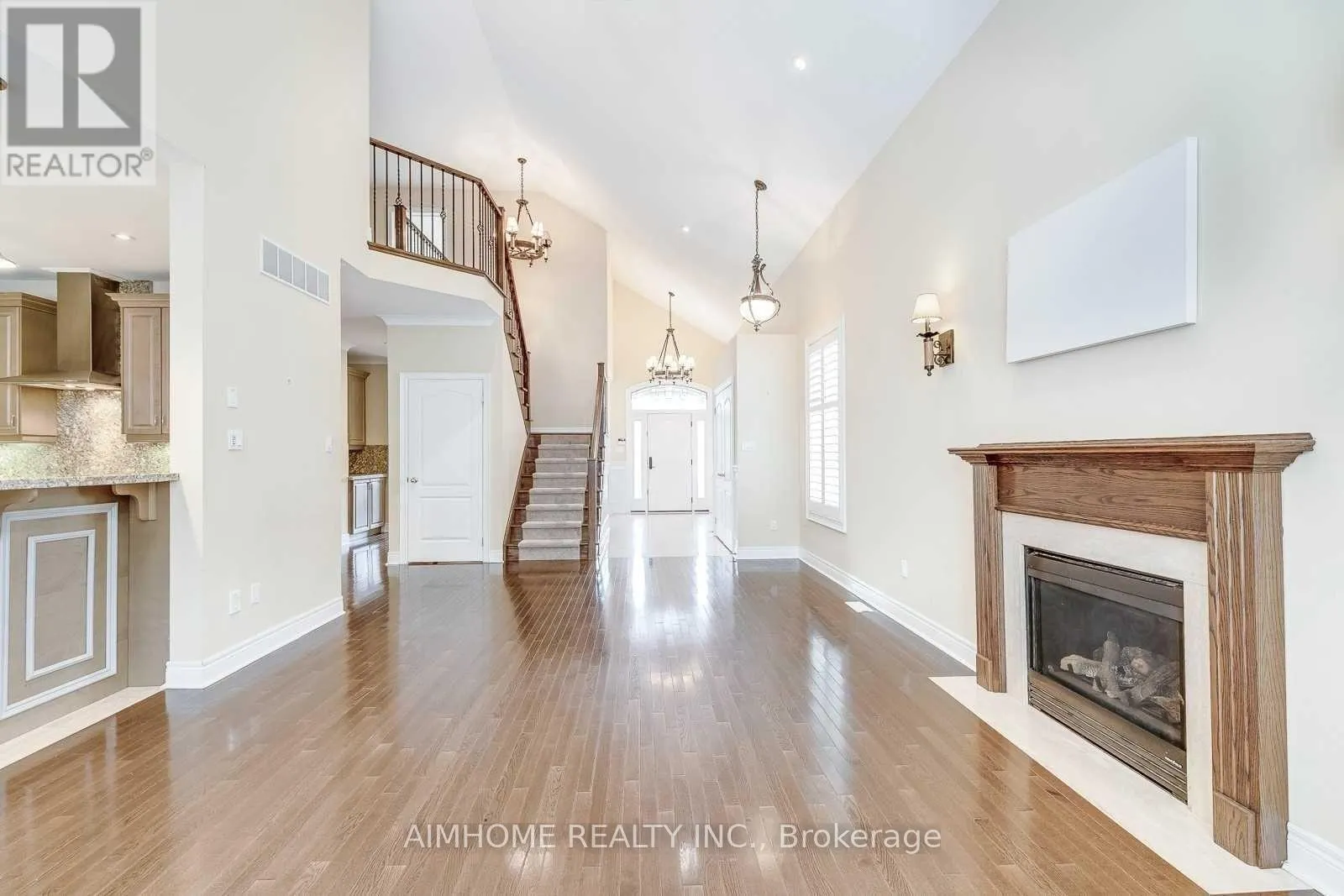 2489 LYNDHURST DRIVE