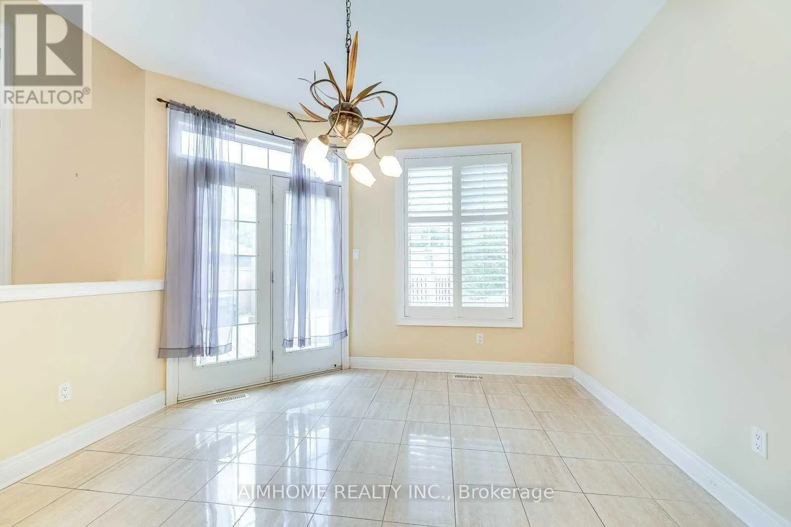 2489 LYNDHURST DRIVE