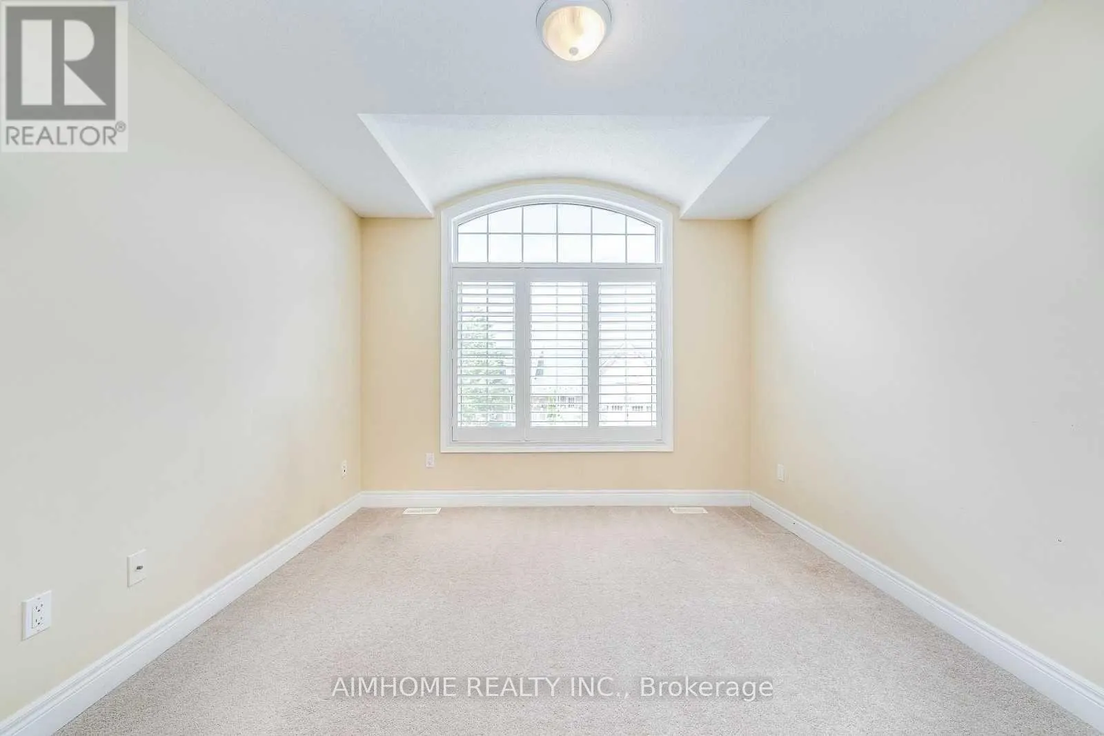 2489 LYNDHURST DRIVE