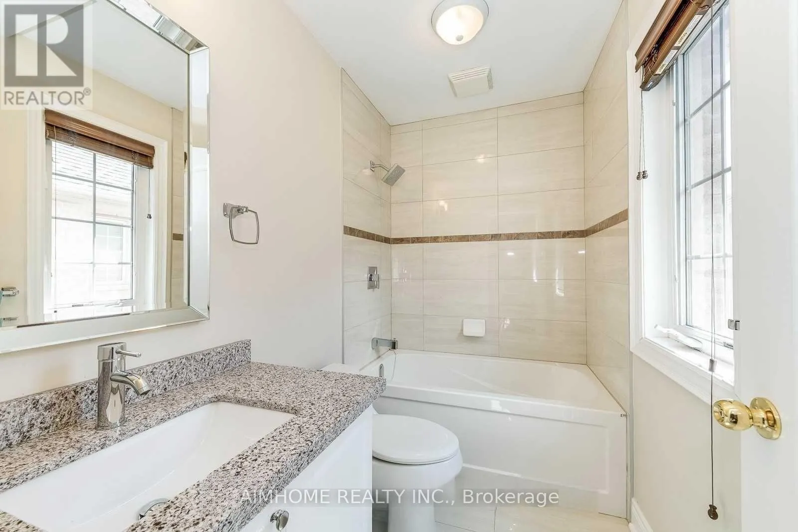 2489 LYNDHURST DRIVE