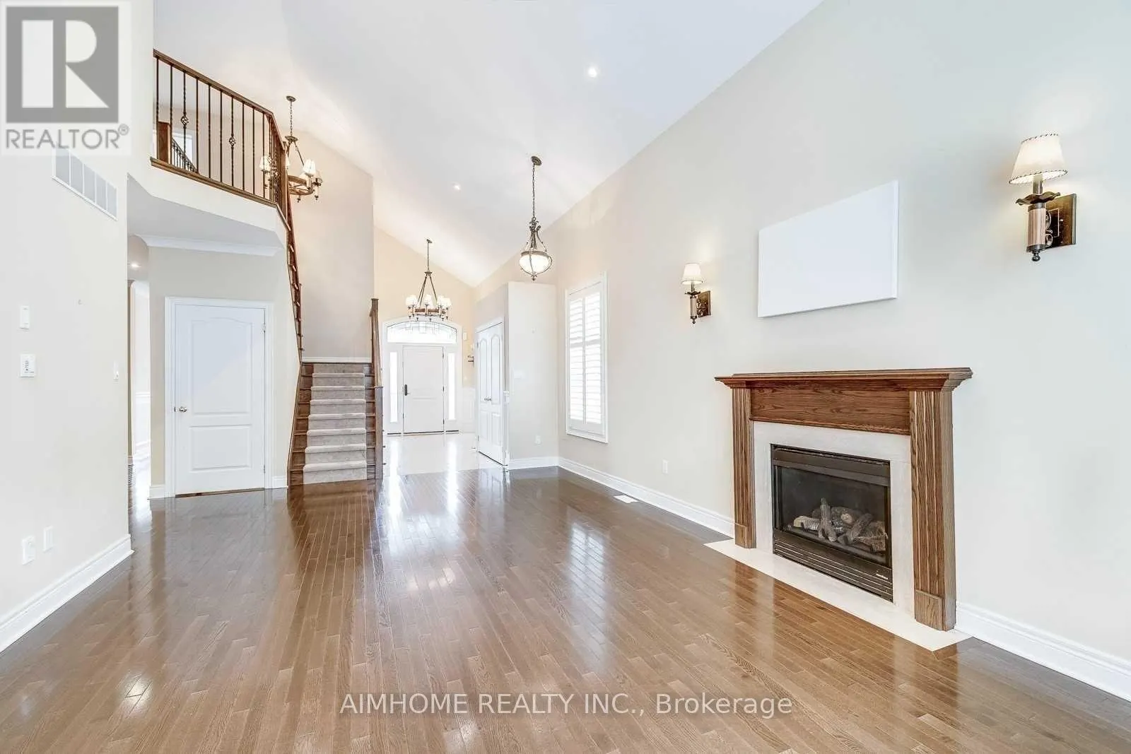 2489 LYNDHURST DRIVE