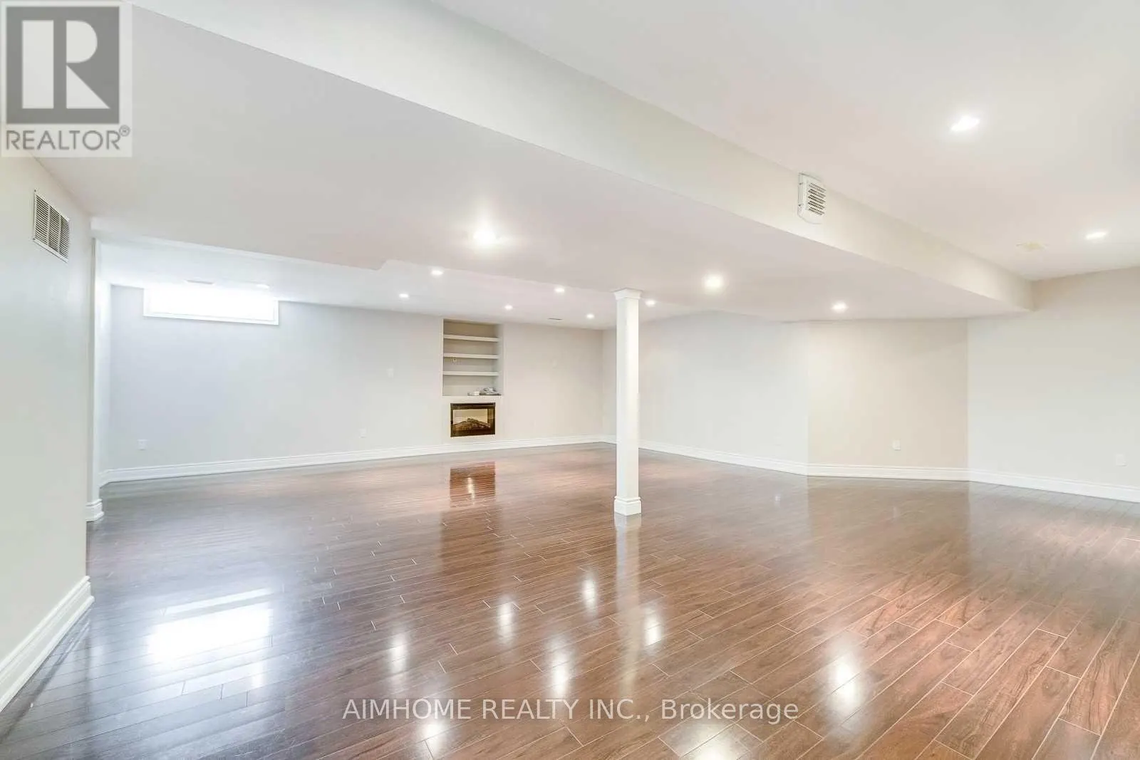 2489 LYNDHURST DRIVE