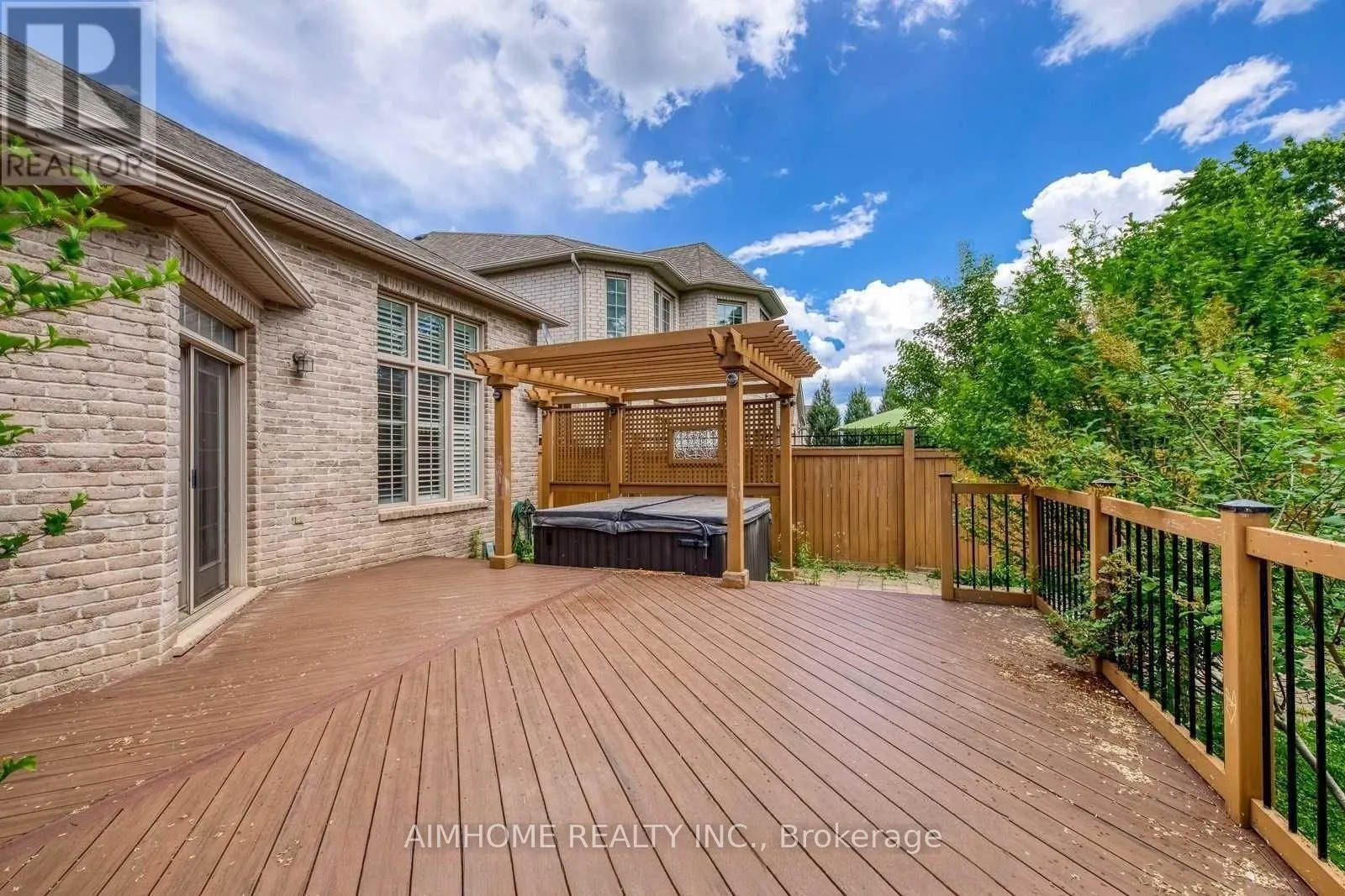 2489 LYNDHURST DRIVE