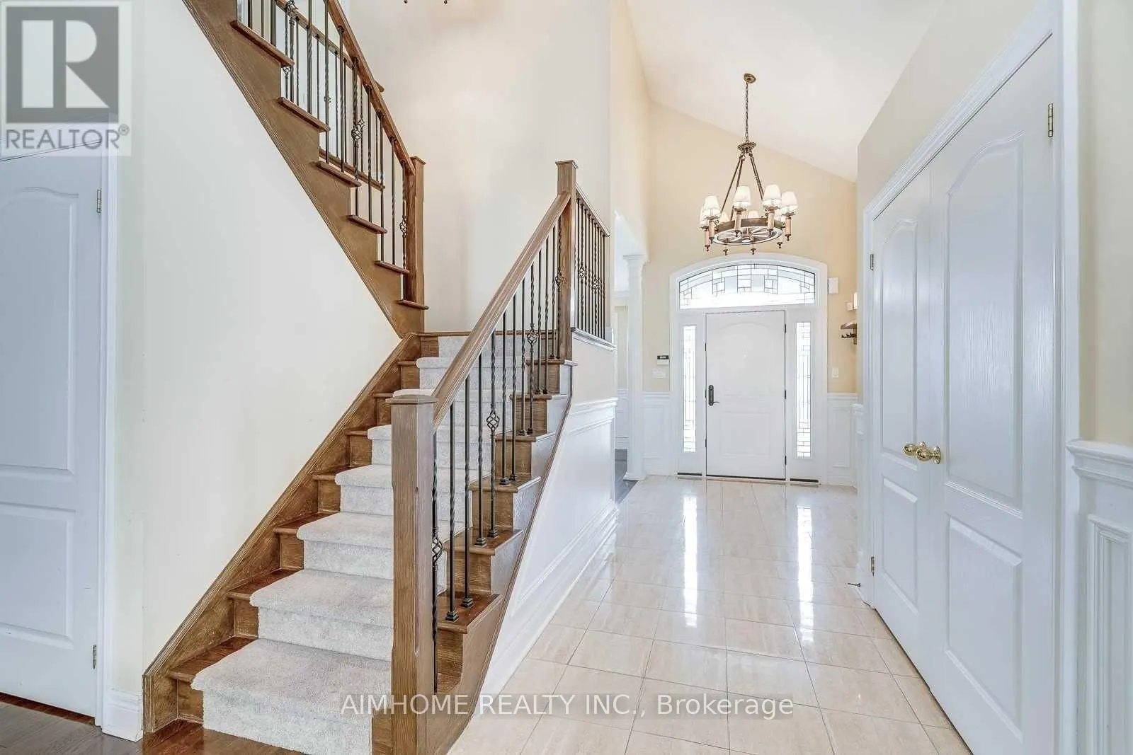 2489 LYNDHURST DRIVE