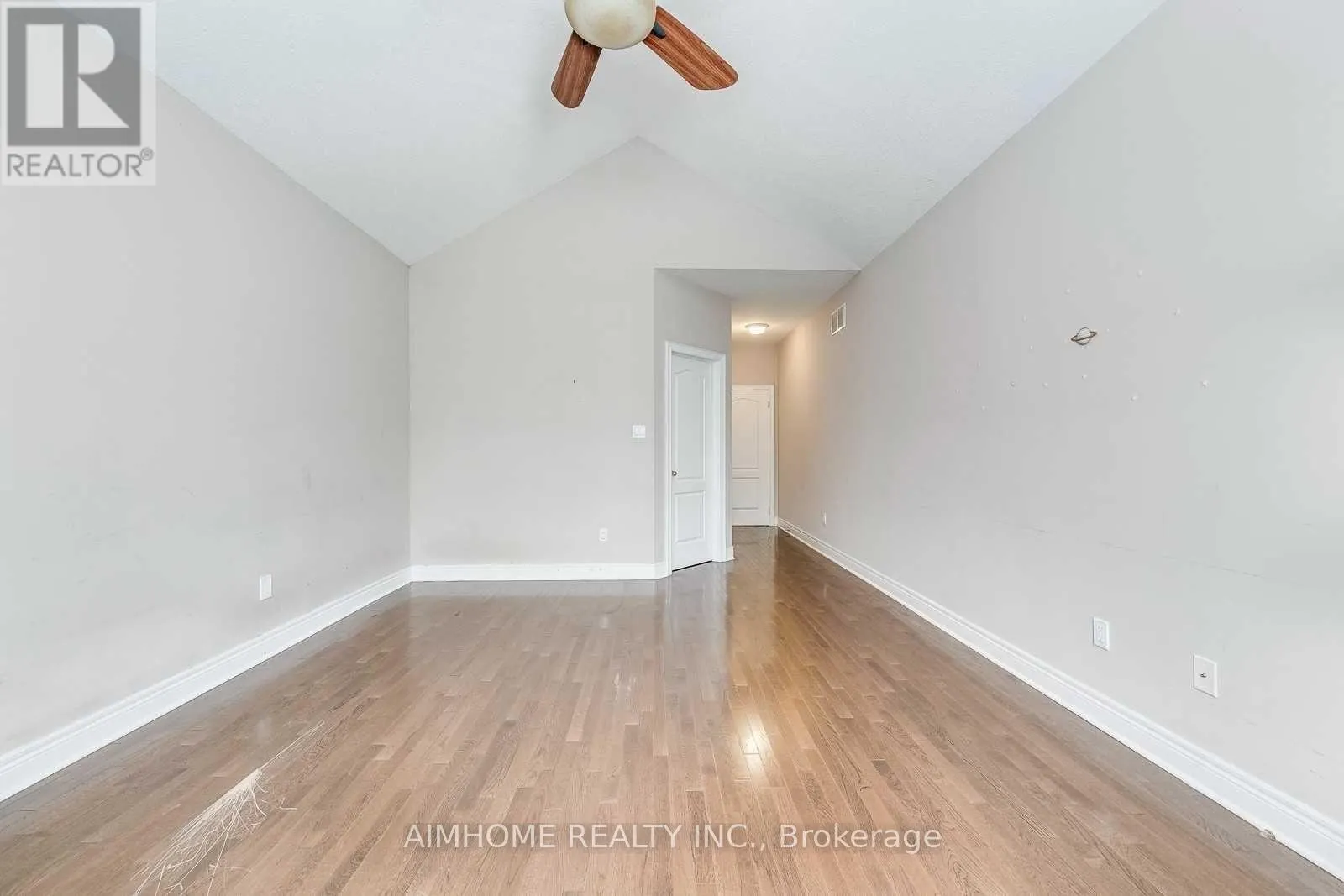 2489 LYNDHURST DRIVE