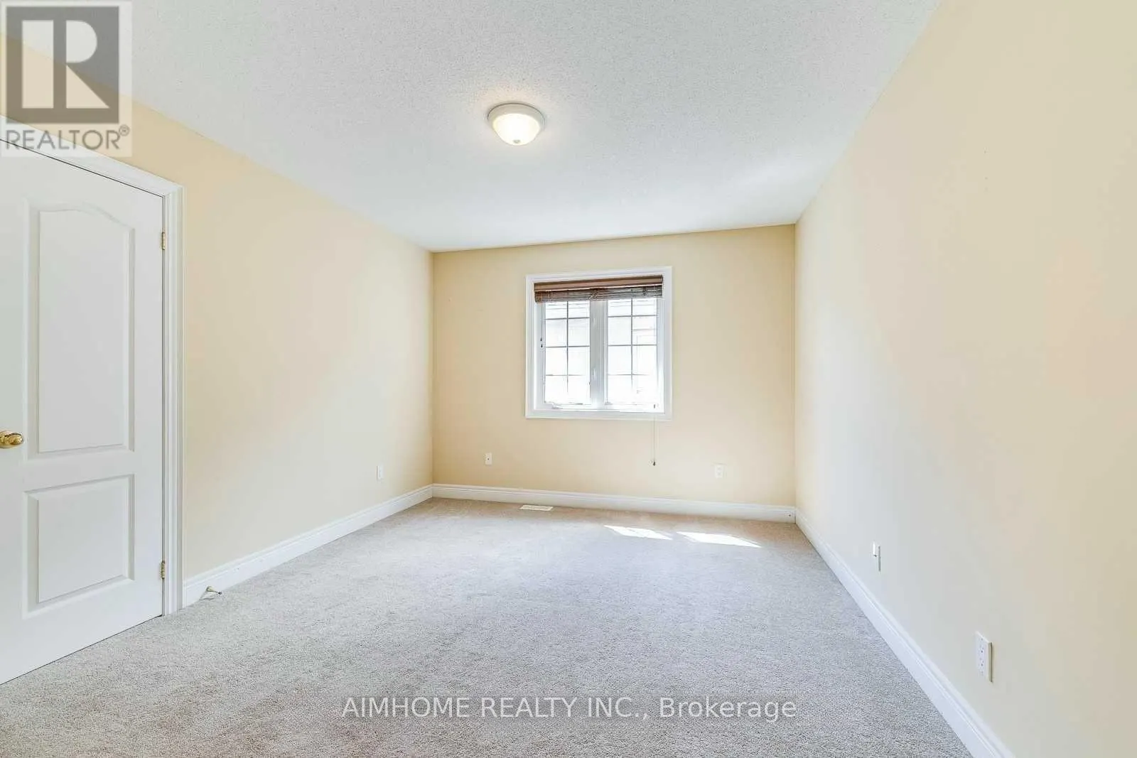 2489 LYNDHURST DRIVE