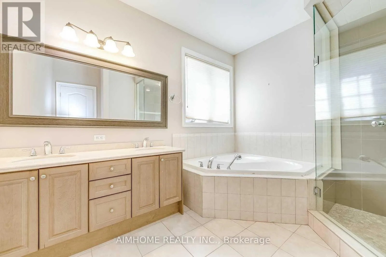 2489 LYNDHURST DRIVE