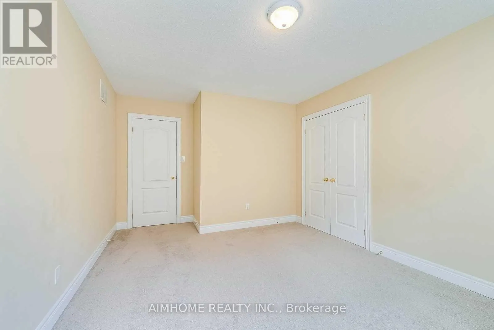 2489 LYNDHURST DRIVE