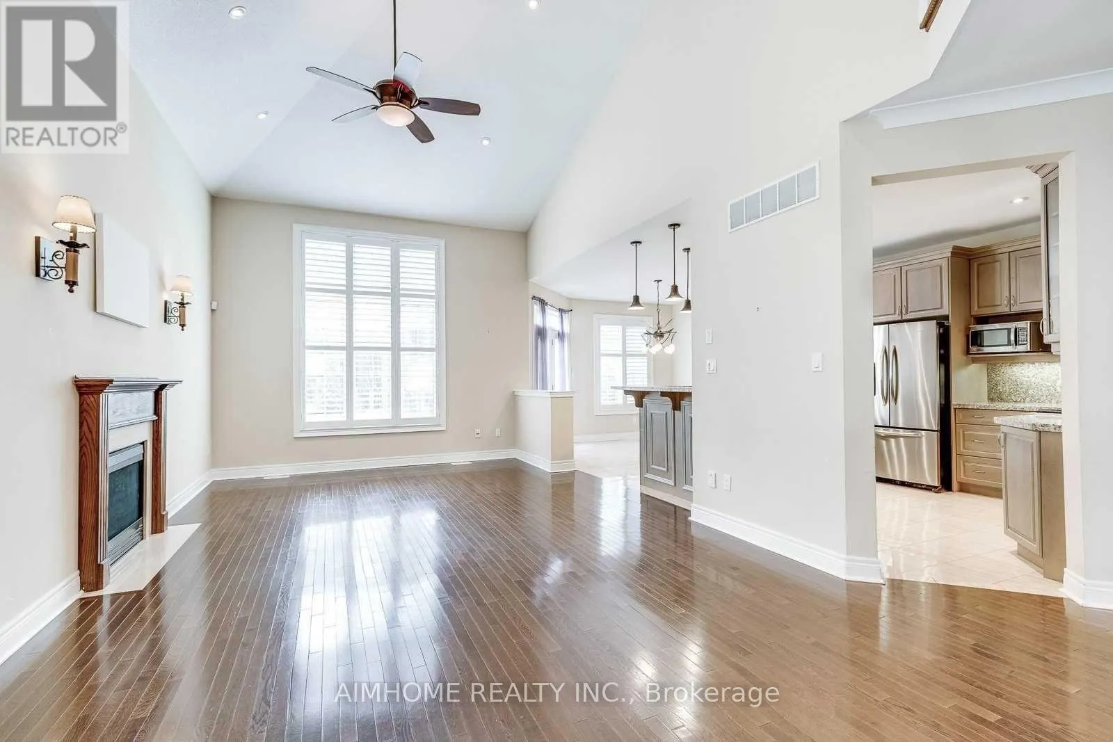 2489 LYNDHURST DRIVE