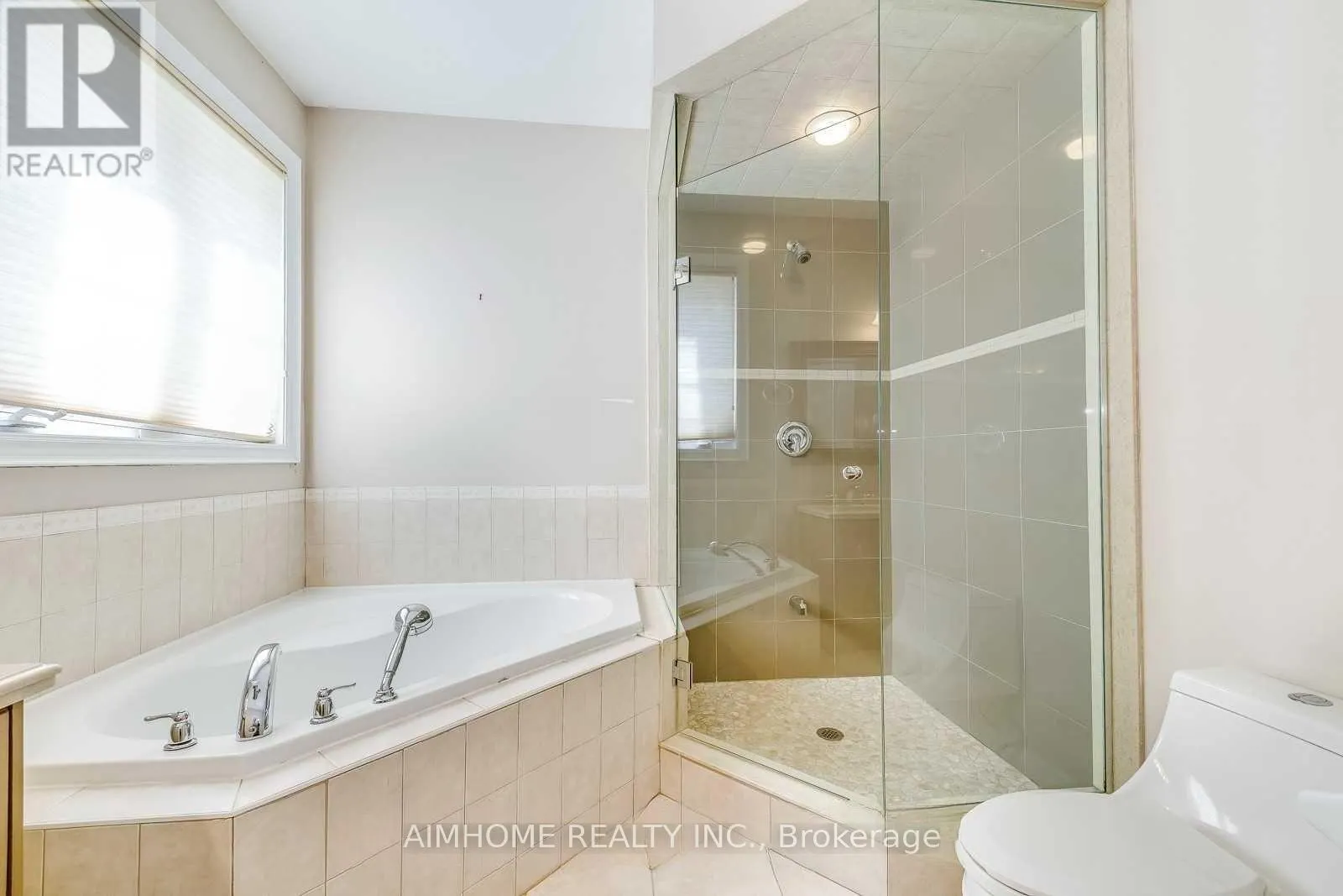 2489 LYNDHURST DRIVE