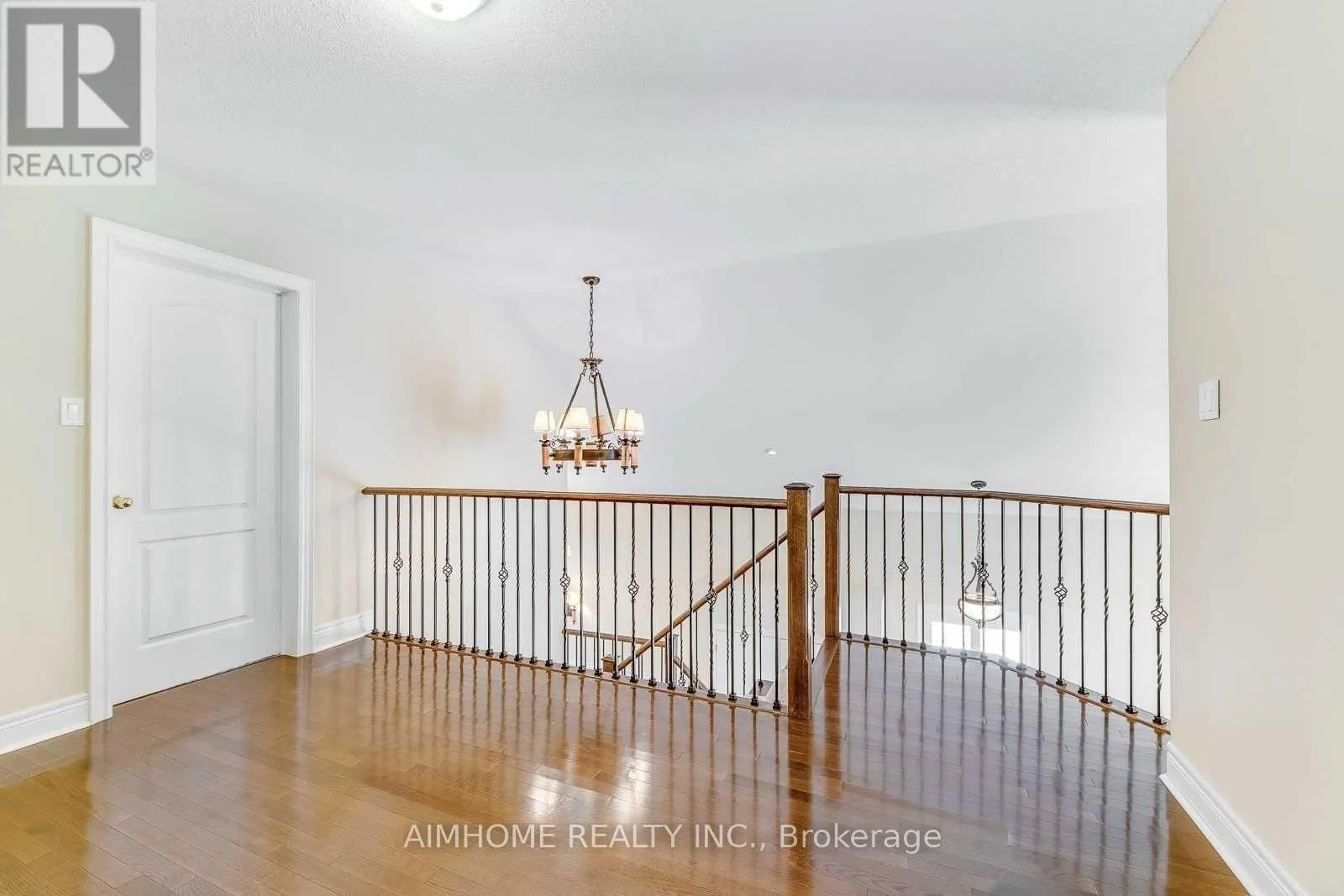 2489 LYNDHURST DRIVE