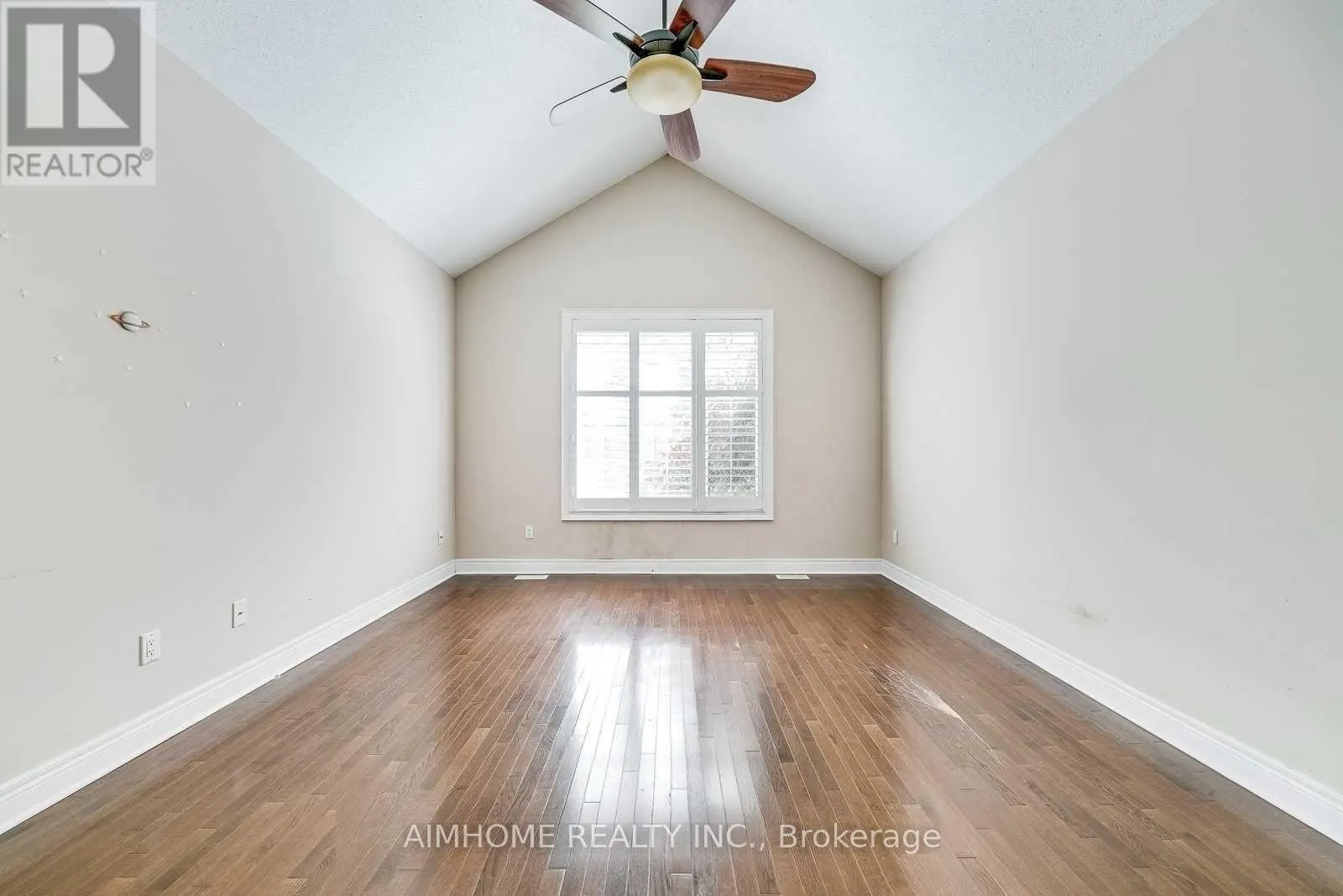 2489 LYNDHURST DRIVE