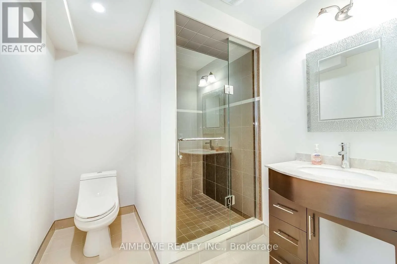 2489 LYNDHURST DRIVE