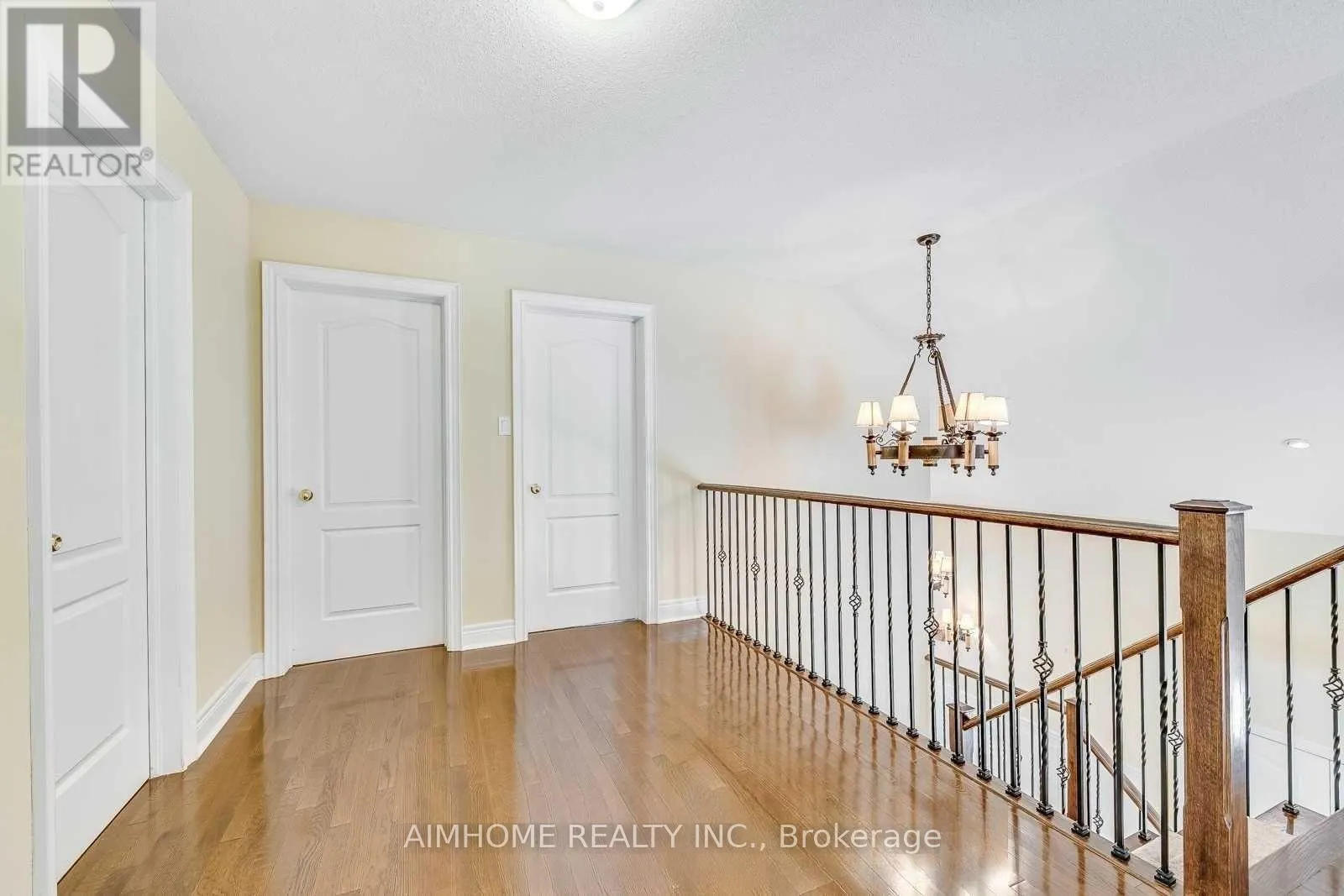 2489 LYNDHURST DRIVE