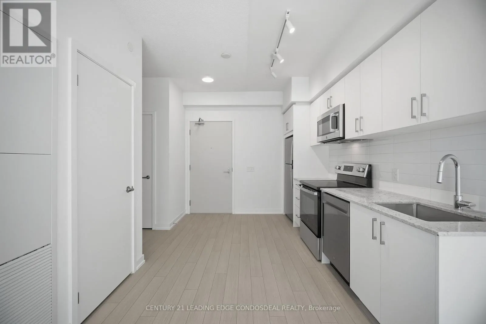 1606 - 4010 EGLINTON AVENUE W