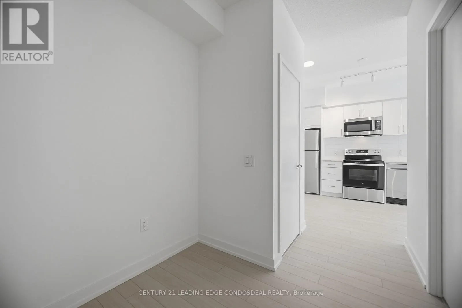 1606 - 4010 EGLINTON AVENUE W