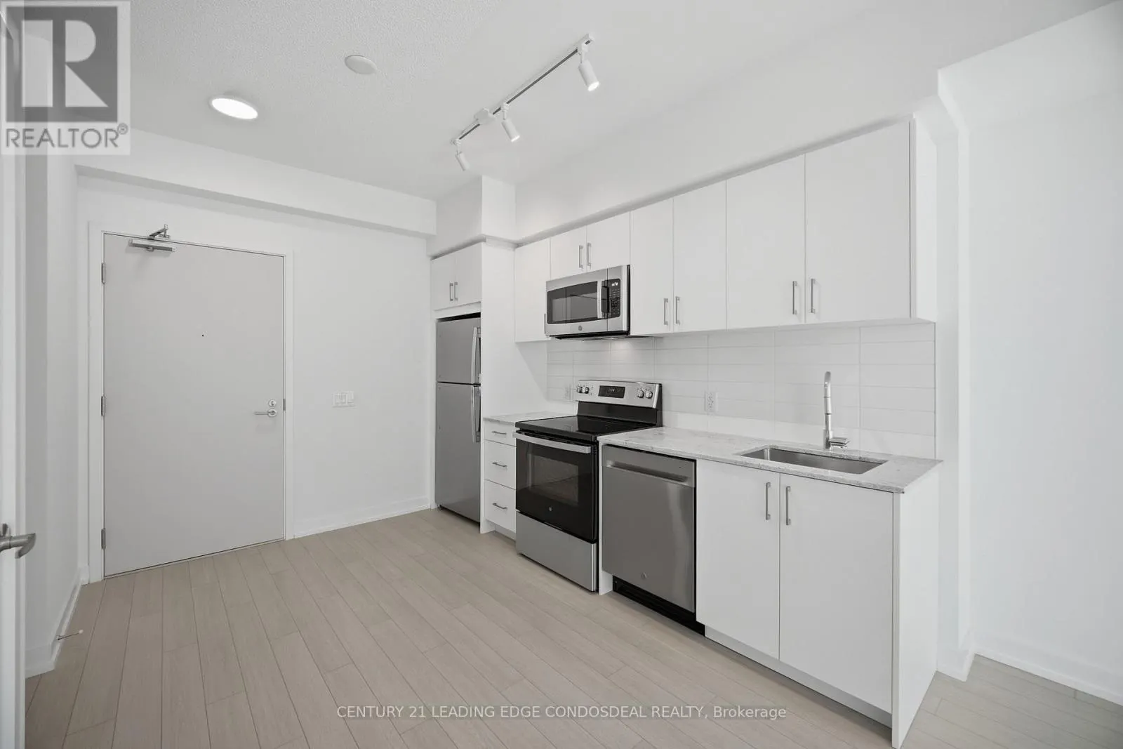 1606 - 4010 EGLINTON AVENUE W