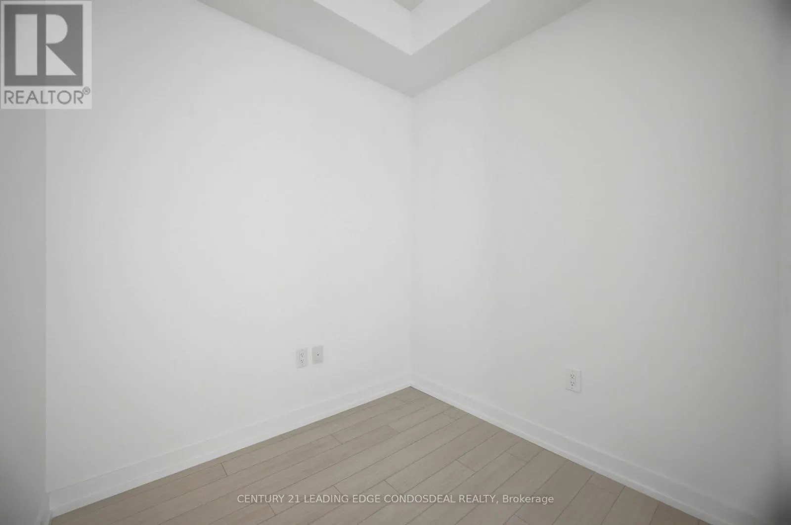 1606 - 4010 EGLINTON AVENUE W