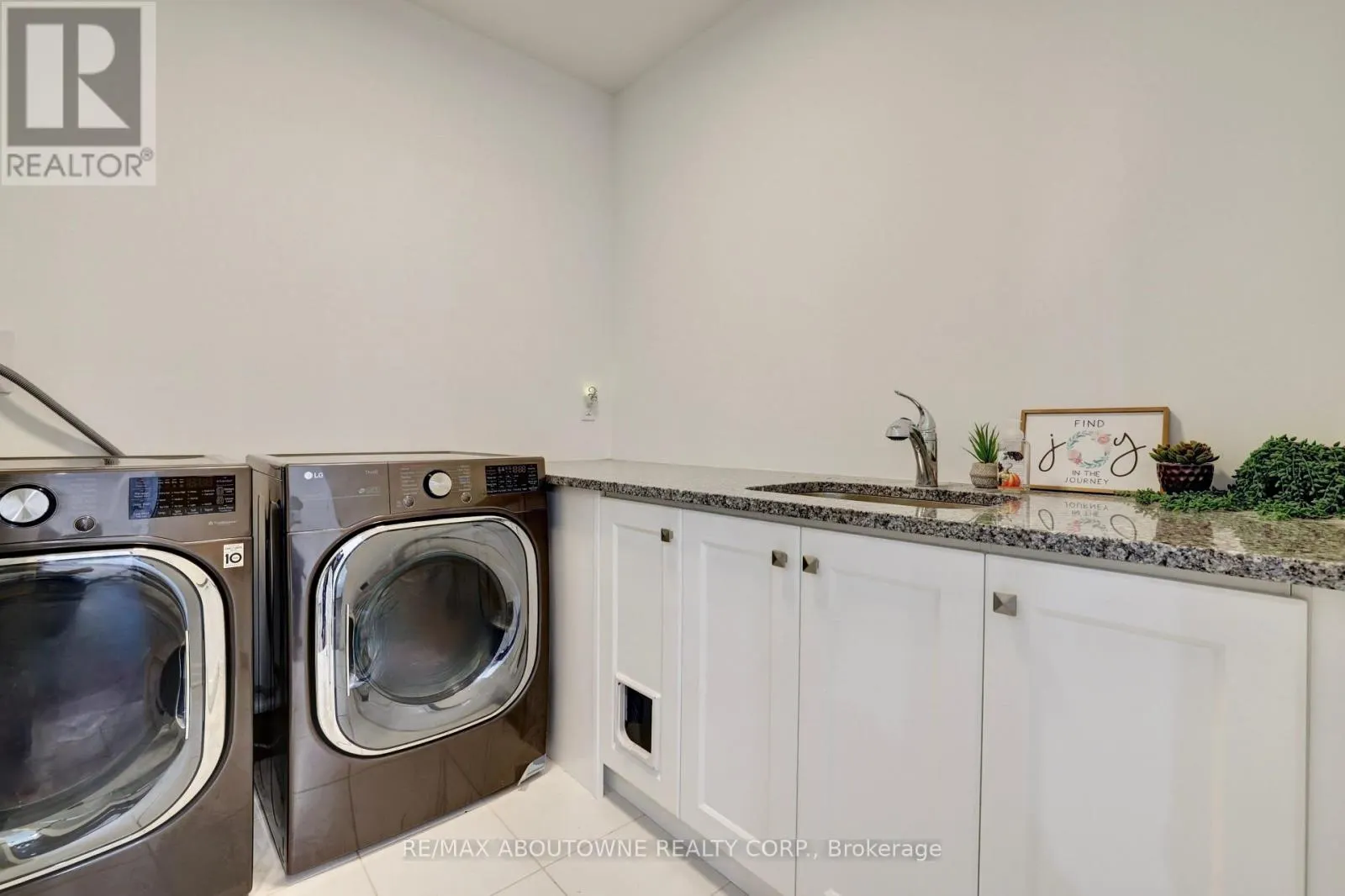 1416 FORD STRATHY CRESCENT