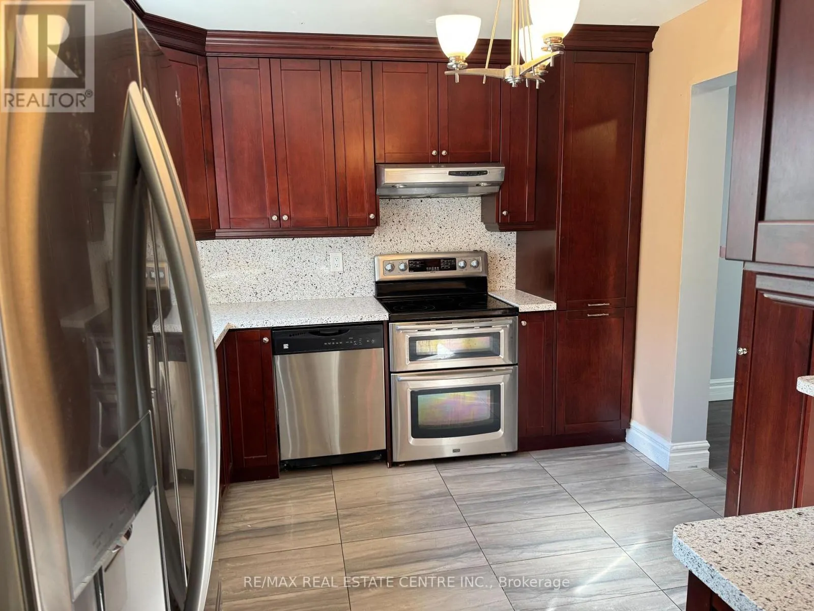 12 - 2825 GANANOQUE DRIVE