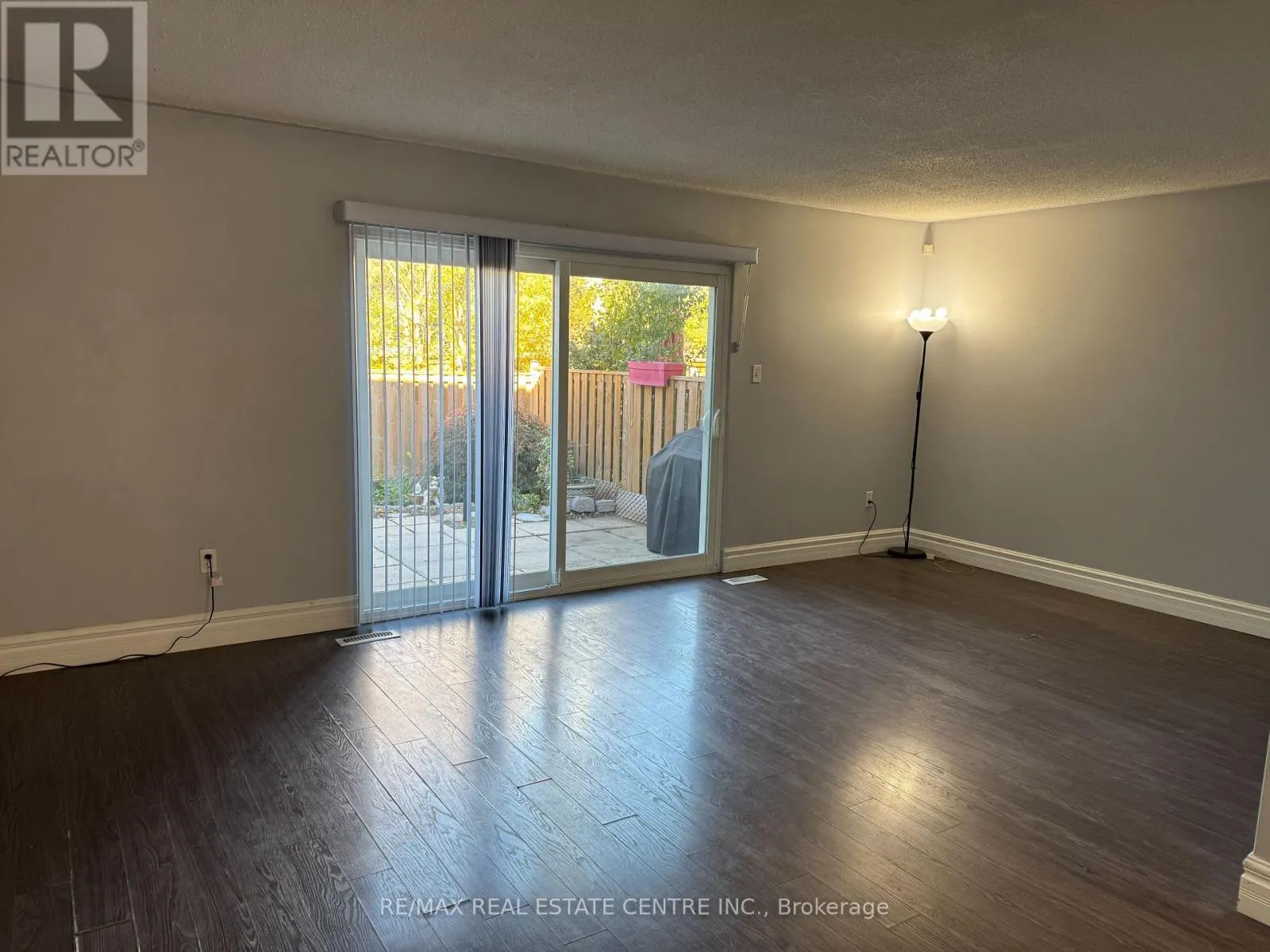 12 - 2825 GANANOQUE DRIVE