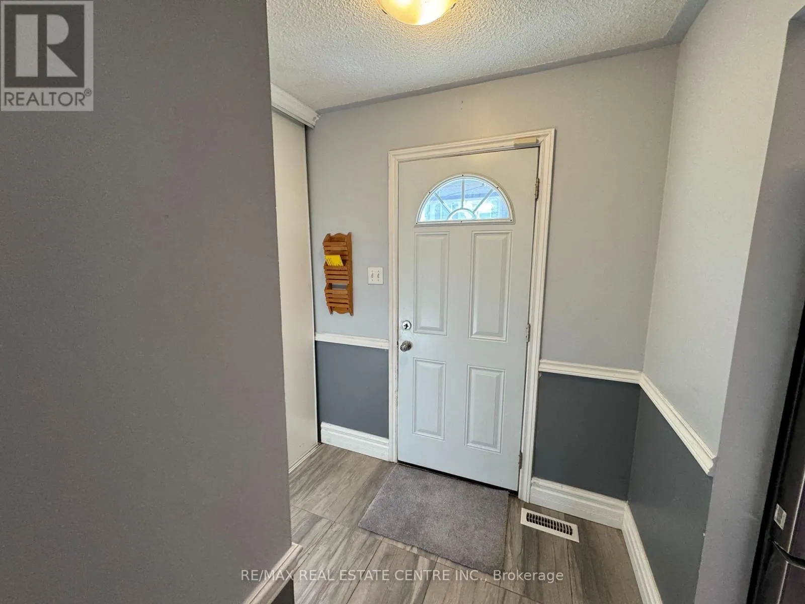 12 - 2825 GANANOQUE DRIVE