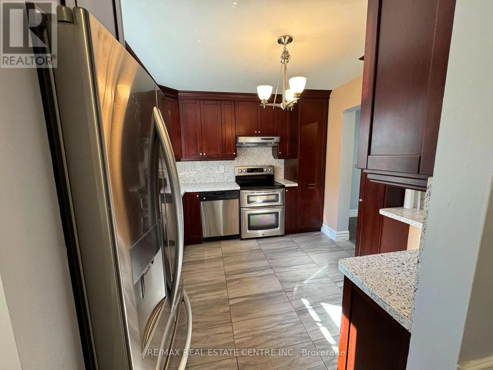 12 - 2825 GANANOQUE DRIVE