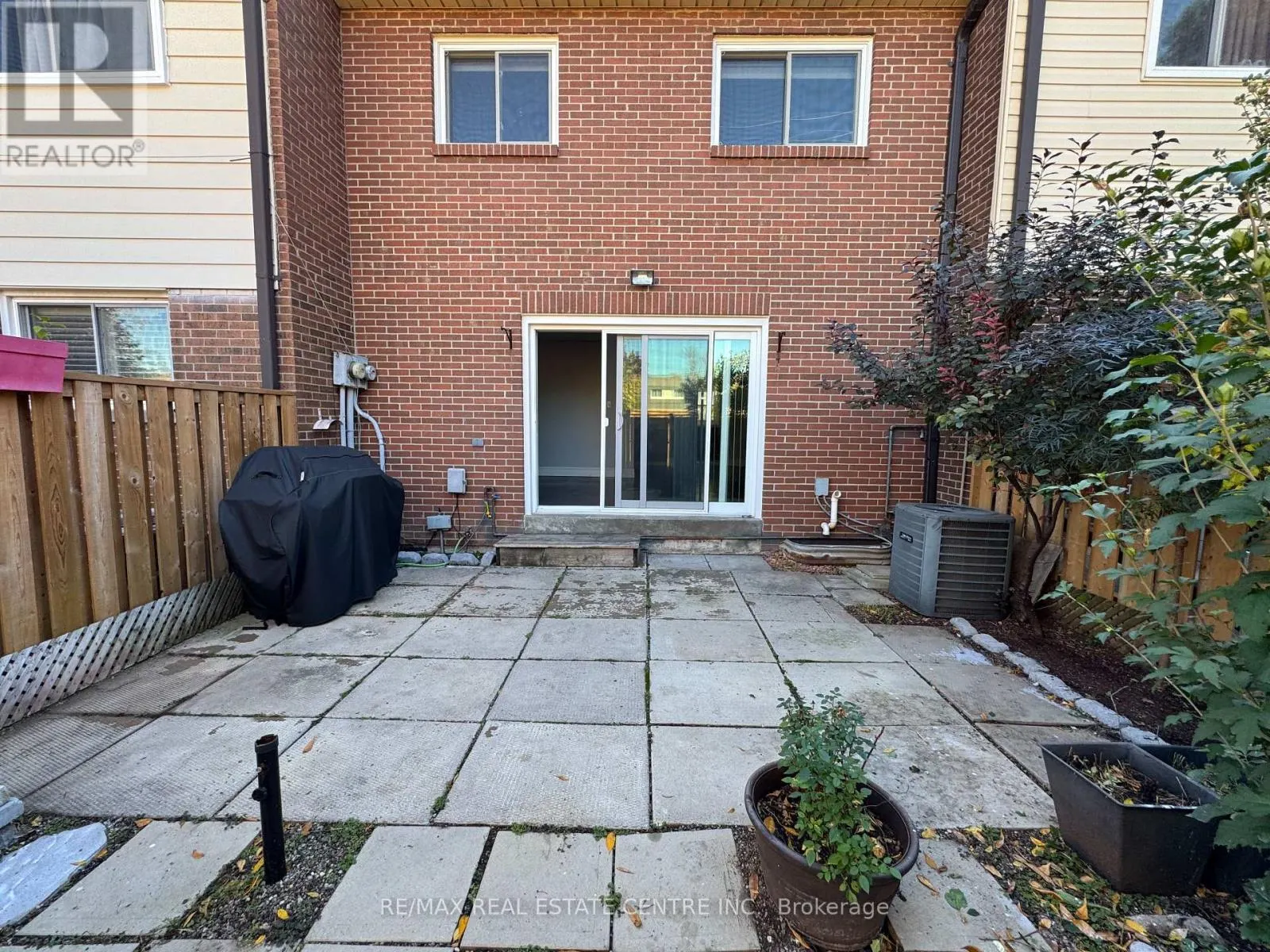 12 - 2825 GANANOQUE DRIVE